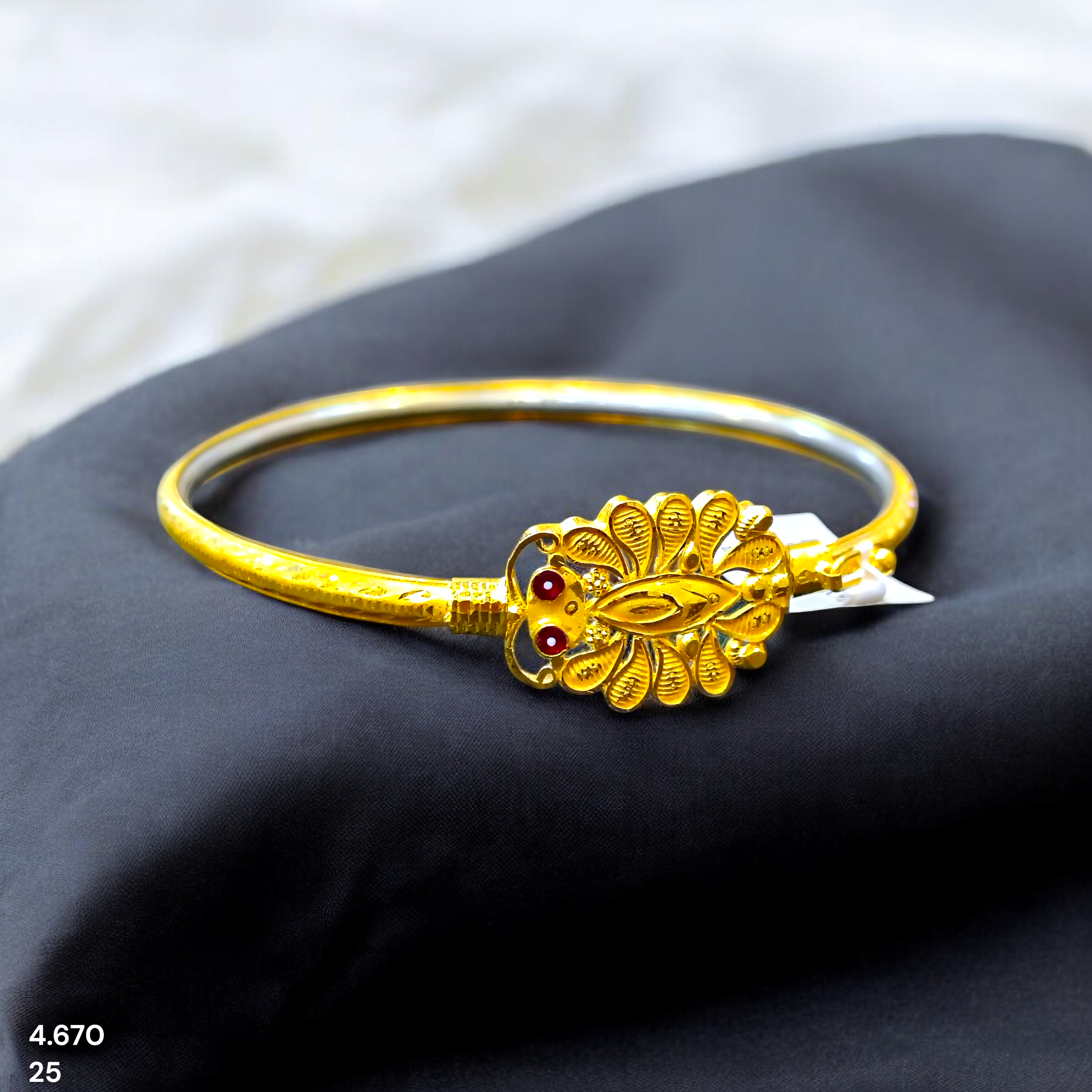 GOLD CHURI NOA- (SIZE: 25) WGT: 4.670 GM APPROX 22KT HUID HALLMARK GOLD NOA BANGLES 1 PIECE.