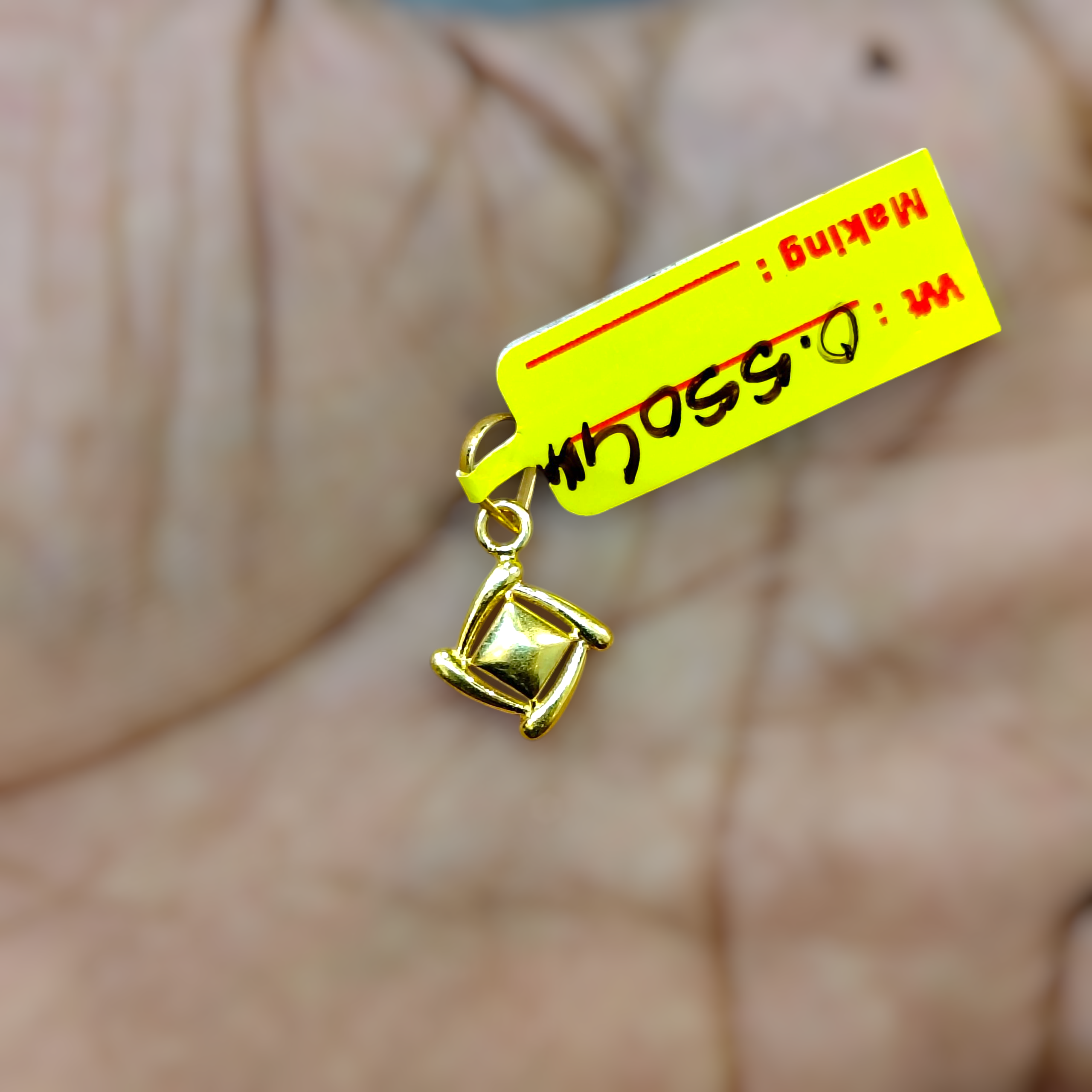 (GLC9) TRJ WGT: 0.550 GM APPROX BIS CERTIFIED HUID HALLMARK 9KT GOLD LOCKET FOR WOMEN 1 PIECE  FOR REGULAR USE CHAIN NOT INCLUDED.