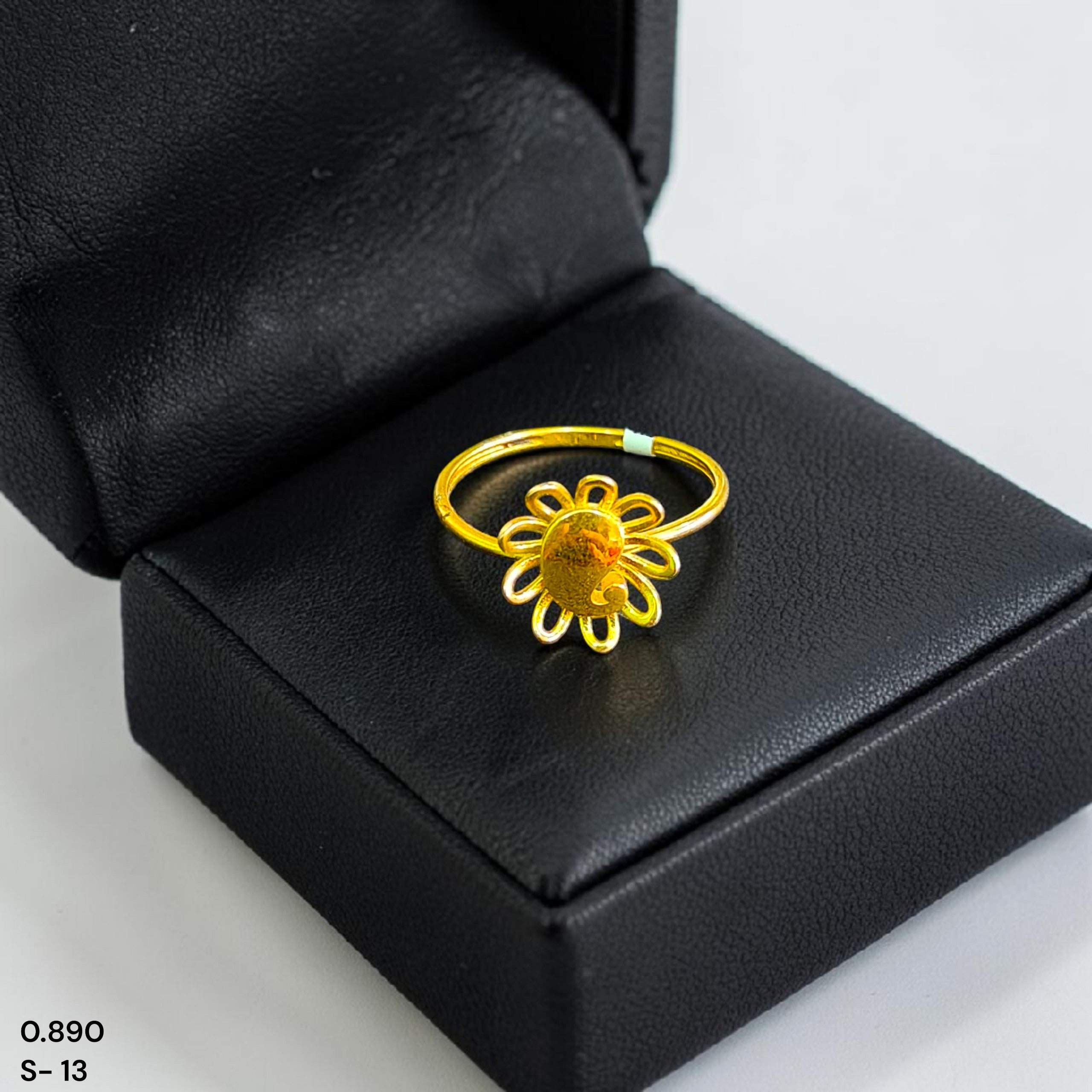 LADIES RING- (SIZE: 13) WGT: 0.890 GM APPROX BIS CERTIFIED HUID HALLMARK 9KT GOLD FINGER RING FOR WOMEN 1 PIECE FOR REGULAR USE.