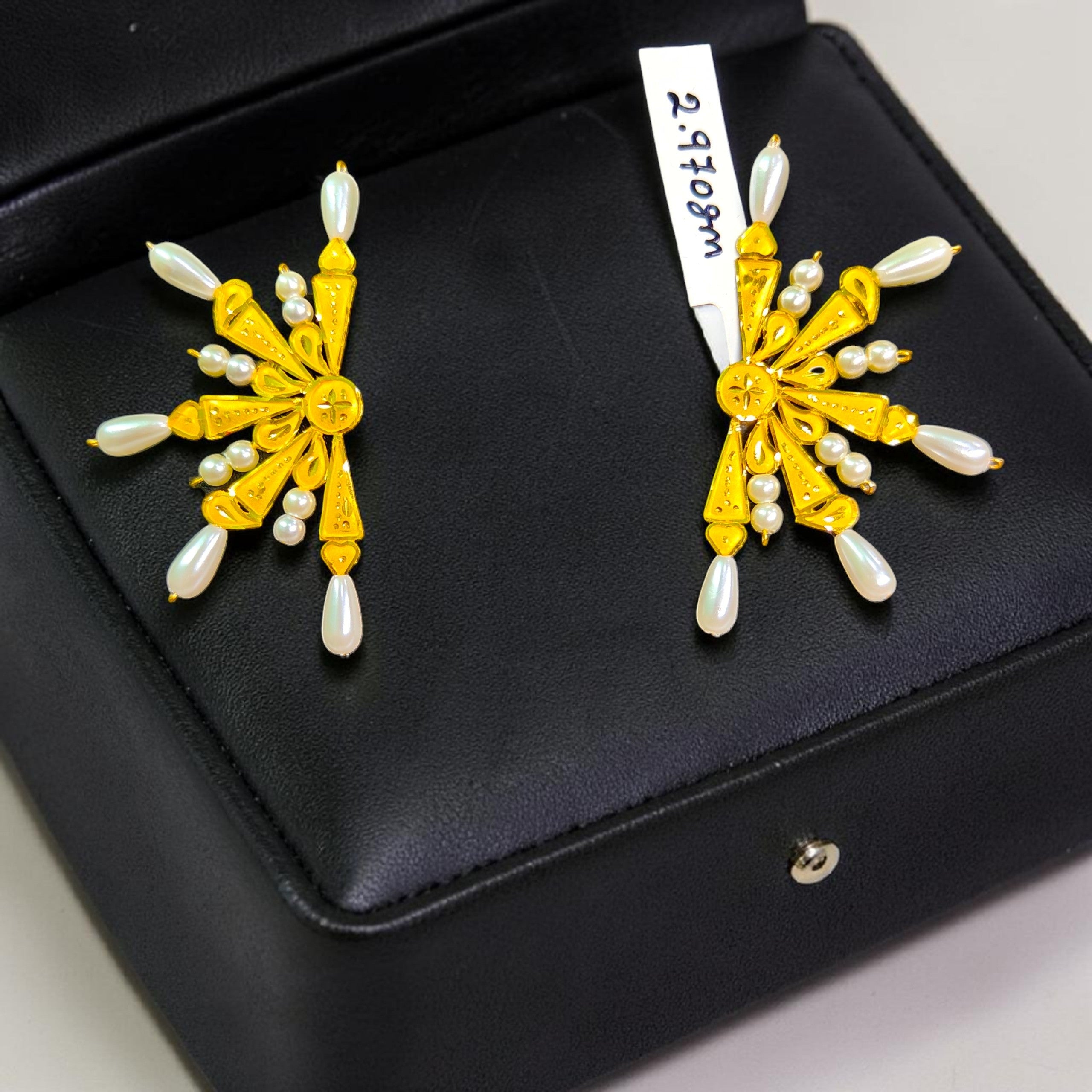 GOLD EARRINGS- BIS CERTIFIED WGT: 2.970 GM APPROX HUID HALLMARK 916 22KT GOLD EARRINGS 1 PAIR FOR WOMEN.