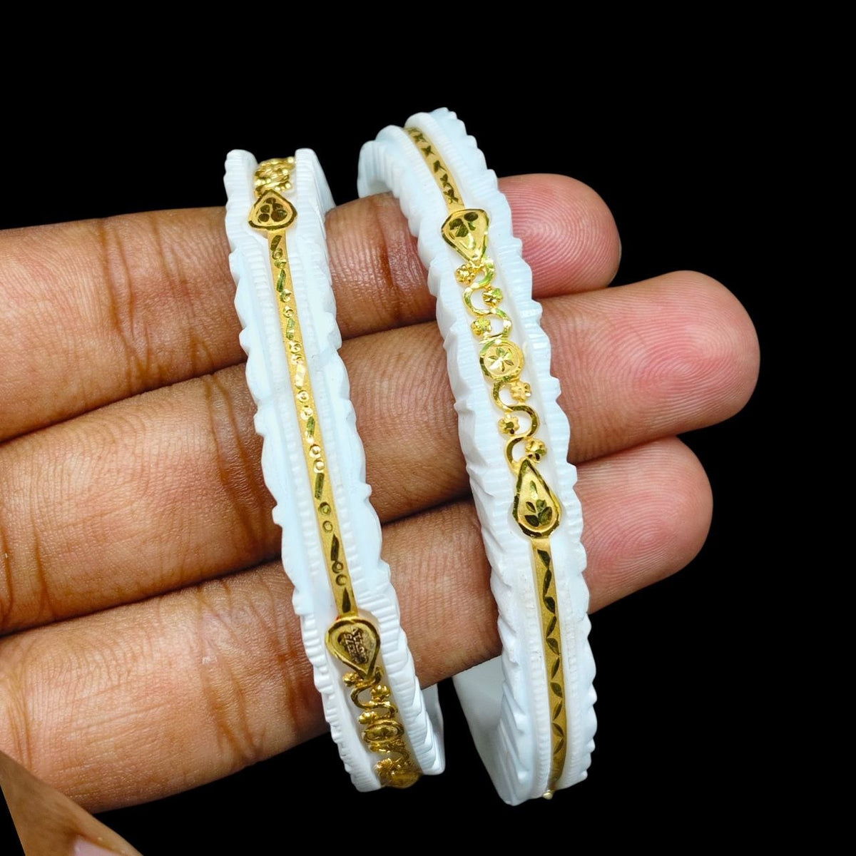 GSB9K- SIZE:26 (WGT: 1.734 GM APPROX) BIS CERTIFIED HUID HALLMARK 375 9KT GOLD SAKHA BADHANO 1 PAIR FOR WOMEN (CHILA PATH DESIGN) NOT FOR REGULAR USE. (PC162L)-(JAJY1V)