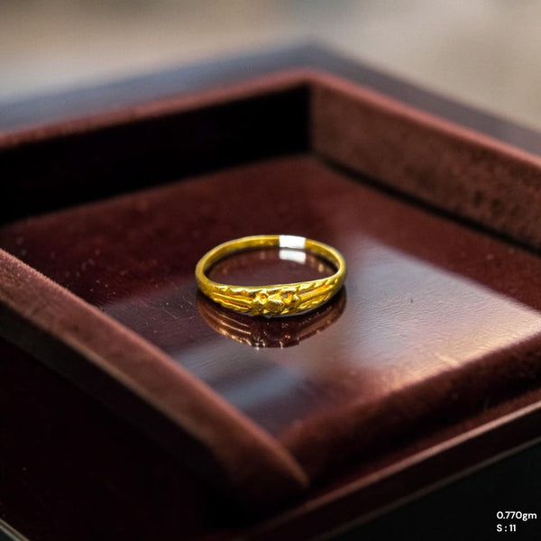 LADIES RING- (SIZE: 11) WGT: 0.770 GM APPROX 14KT HALLMARK GOLD RING FOR WOMEN 1 PIECE.
