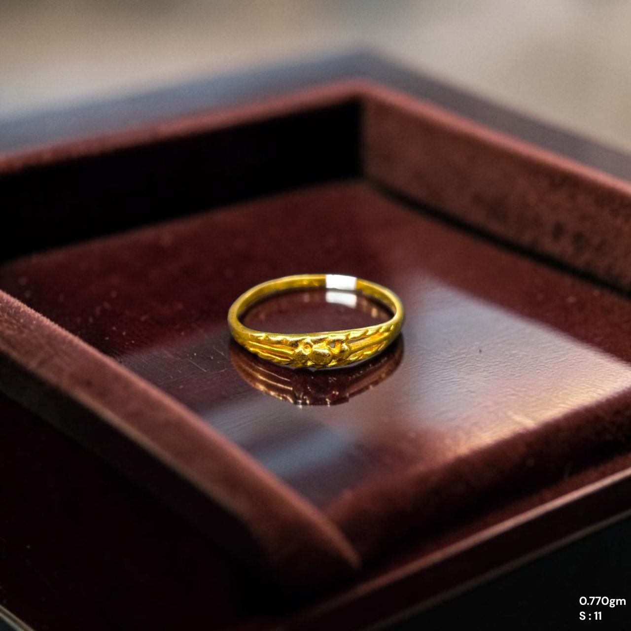LADIES RING- (SIZE: 11) WGT: 0.770 GM APPROX 14KT HALLMARK GOLD RING FOR WOMEN 1 PIECE.