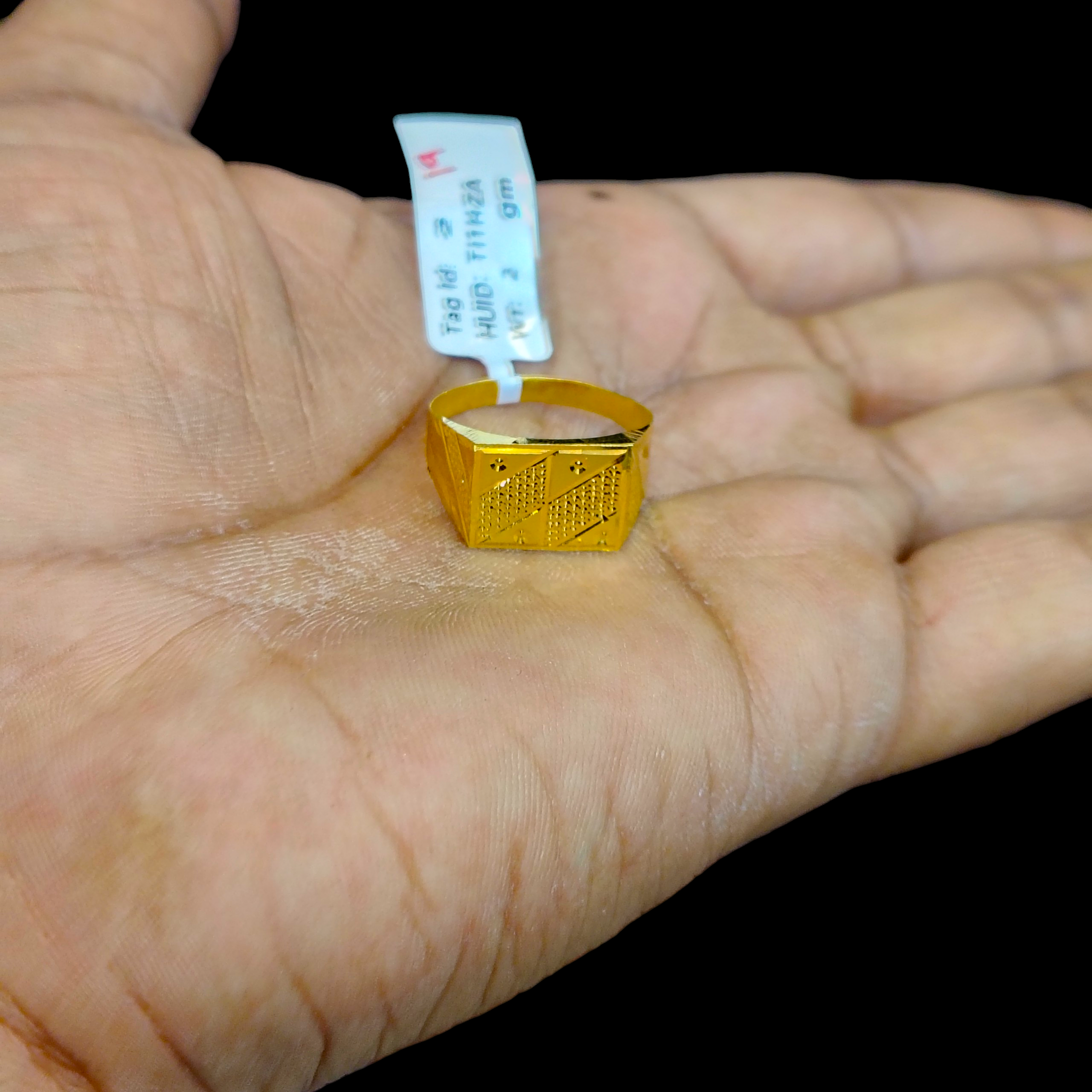 GENTS RING- SIZE:19 (WGT: 2.00 GRAM APPROX) BIS CERTIFIED HUID HALLMARK 916 22KT GOLD GENTS FINGER RING FOR MENS 1 PIECE (REGULAR USE).