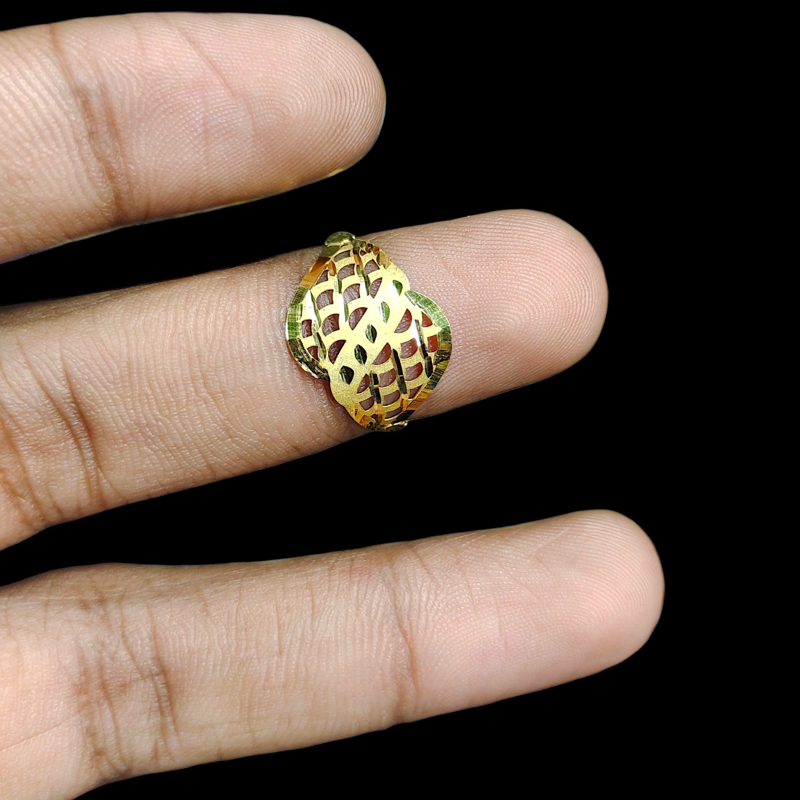 LADIES RING- (SIZE: 14) WGT: 0.390 GM APPROX BIS CERTIFIED HUID HALLMARK 9KT GOLD FINGER RING FOR WOMEN 1 PIECE. (4LH4JF)