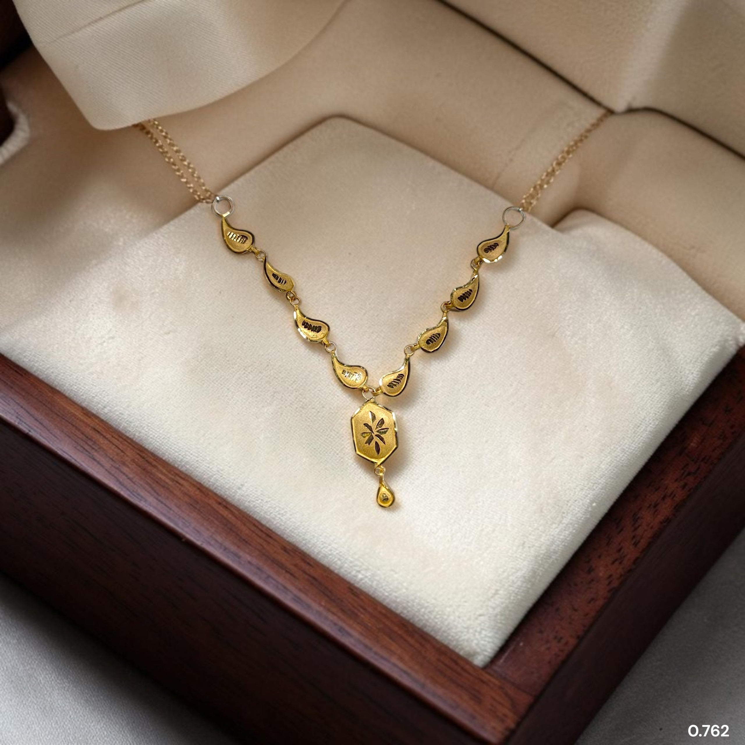 GOLD CHOKER NECKLACE-(WGT: 0.762 GM APPROX) BIS CERTIFIED HUID HALLMARK 9KT GOLD NECKLACE 1 PIECE FOR WOMEN.