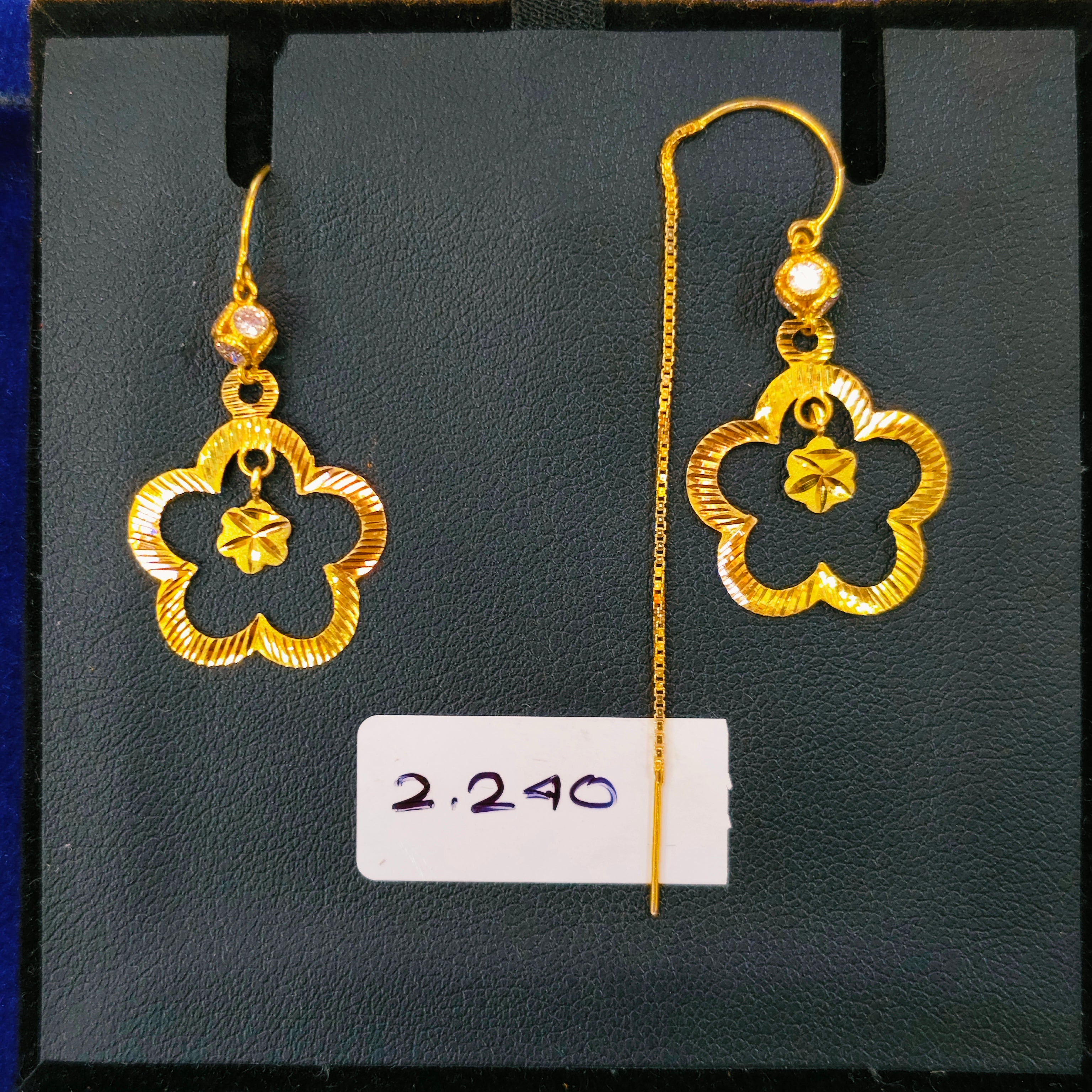 (GSD) RAJLAXMI WGT: 2.240 GM APPROX 18KT HALLMARK GOLD SUI DHAGA EARRINGS 1 PAIR FOR DAILY WEAR.