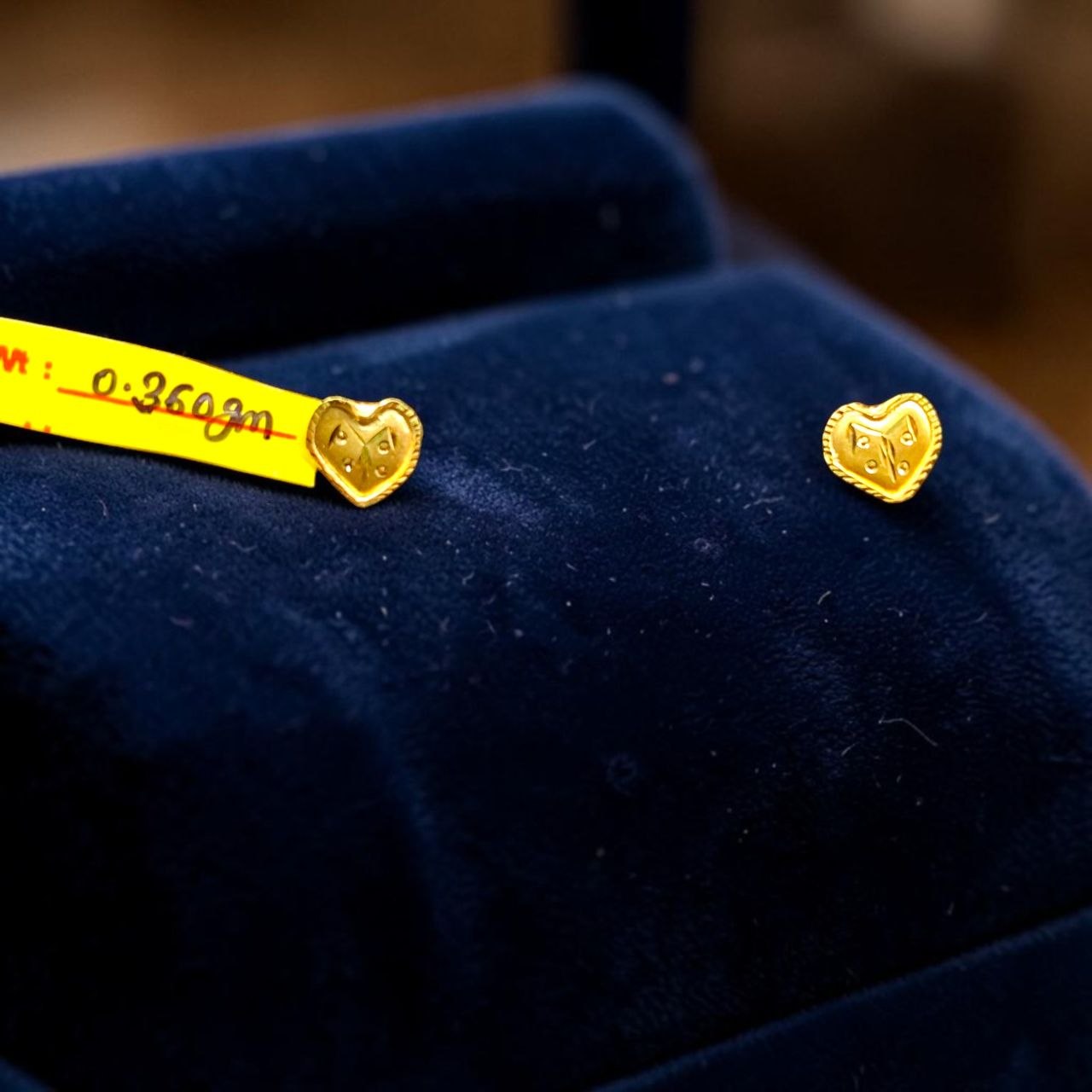 GOLD TOPS- BIS CERTIFIED (WGT: 0.360 GM APPROX) HUID HALLMARK 375 9KT GOLD TOPS 1 PAIR BEST FOR MARRIAGE GIFT.