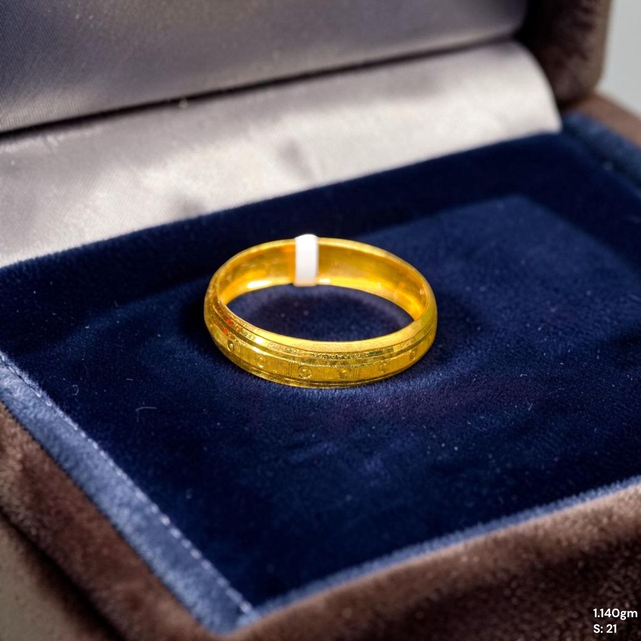 LADIES RING- (SIZE: 21) WGT: 1.140 GM APPROX BIS CERTIFIED HUID HALLMARK 9KT GOLD THUMB RING FOR UNISEX 1 PIECE.(3GH7BI)