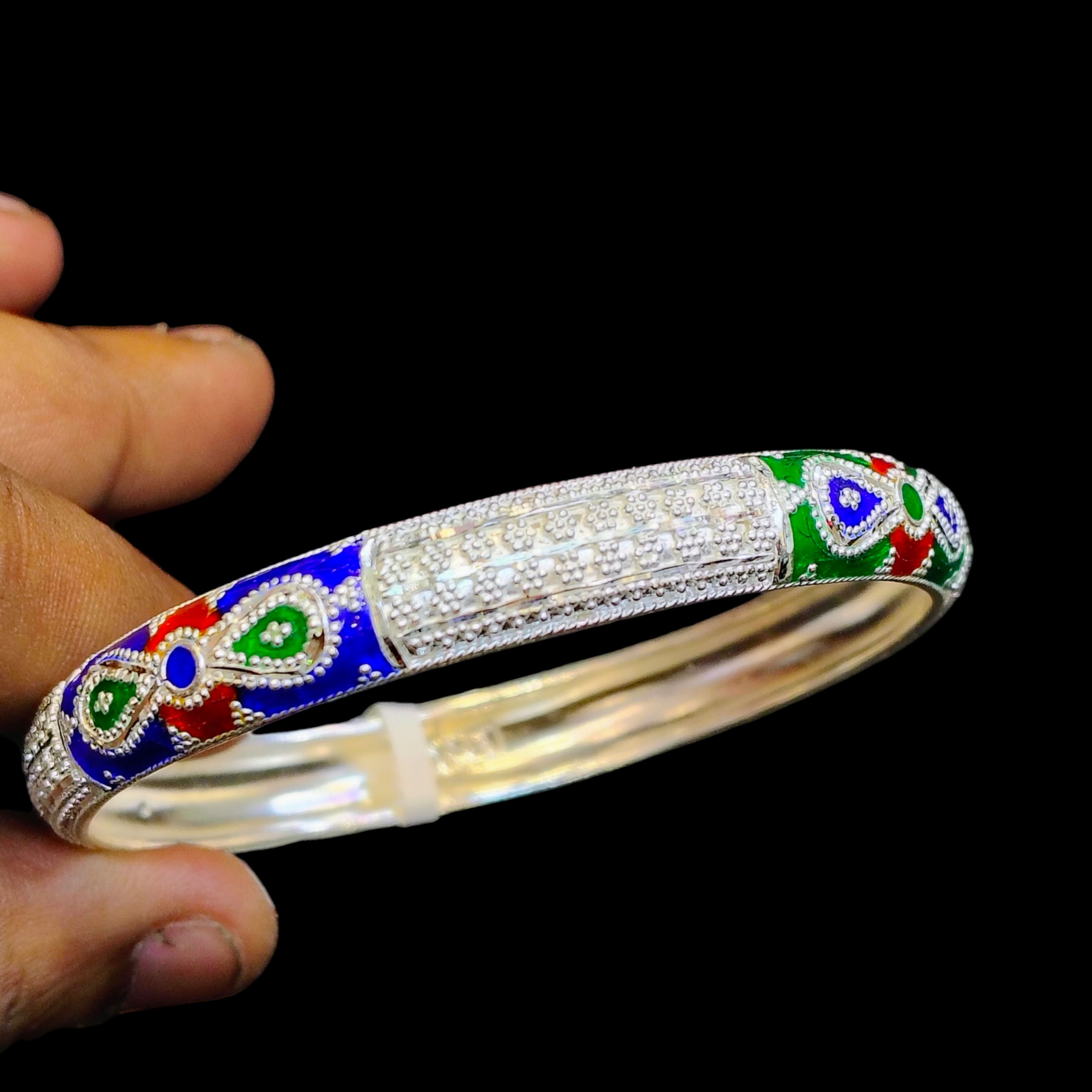 LUXURY SILVER BAUTI- (SIZE 26) CERTIFIED BIS HALLMARK 925 SILVER BAUTI (MANIPUR DESIGN) APPROX WGT: 17.300 GM (1 PIECE) FOR REGULAR USE FOR WOMEN.