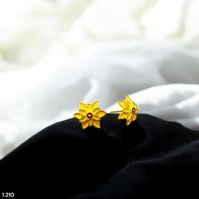 STUD EARRING- (WGT: 1.210 GM APPROX) HALLMARK 18KT GOLD EAR TOPS STUD 1 PAIR FOR REGULAR USE.