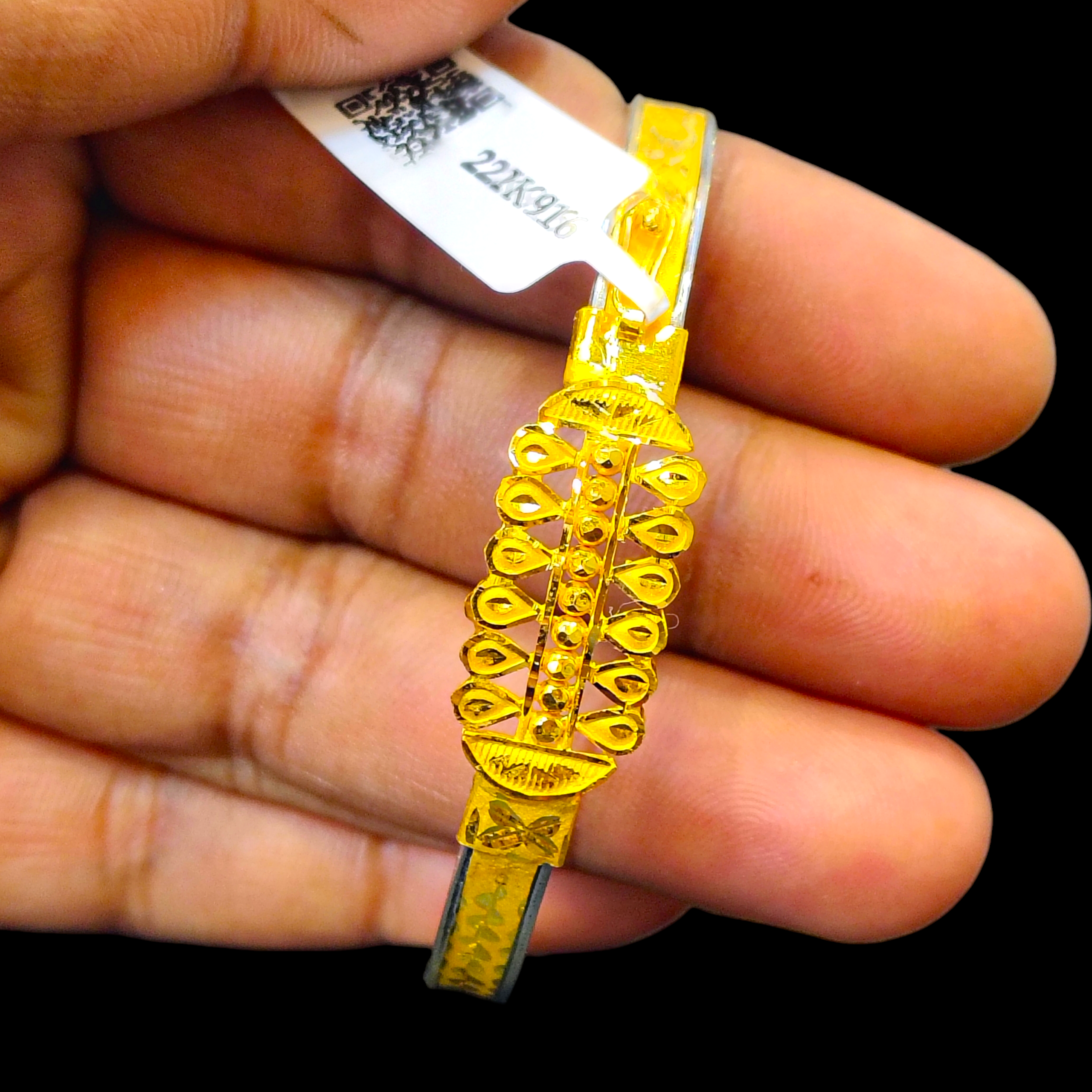 GOLD CHURI NOA- (SIZE: 25) WGT: 3.810 GM APPROX 22KT HUID HALLMARK GOLD NOA BANGLES 1 PIECE.