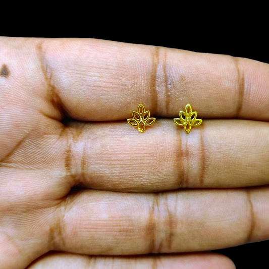 (GSE9) TRJ BABY TOPS WGT: 0.310 GM APPROX BIS CERTIFIED HUID HALLMARK 9KT GOLD STUD EARRINGS FOR WOMEN 1 PAIR FOR REGULAR USE.