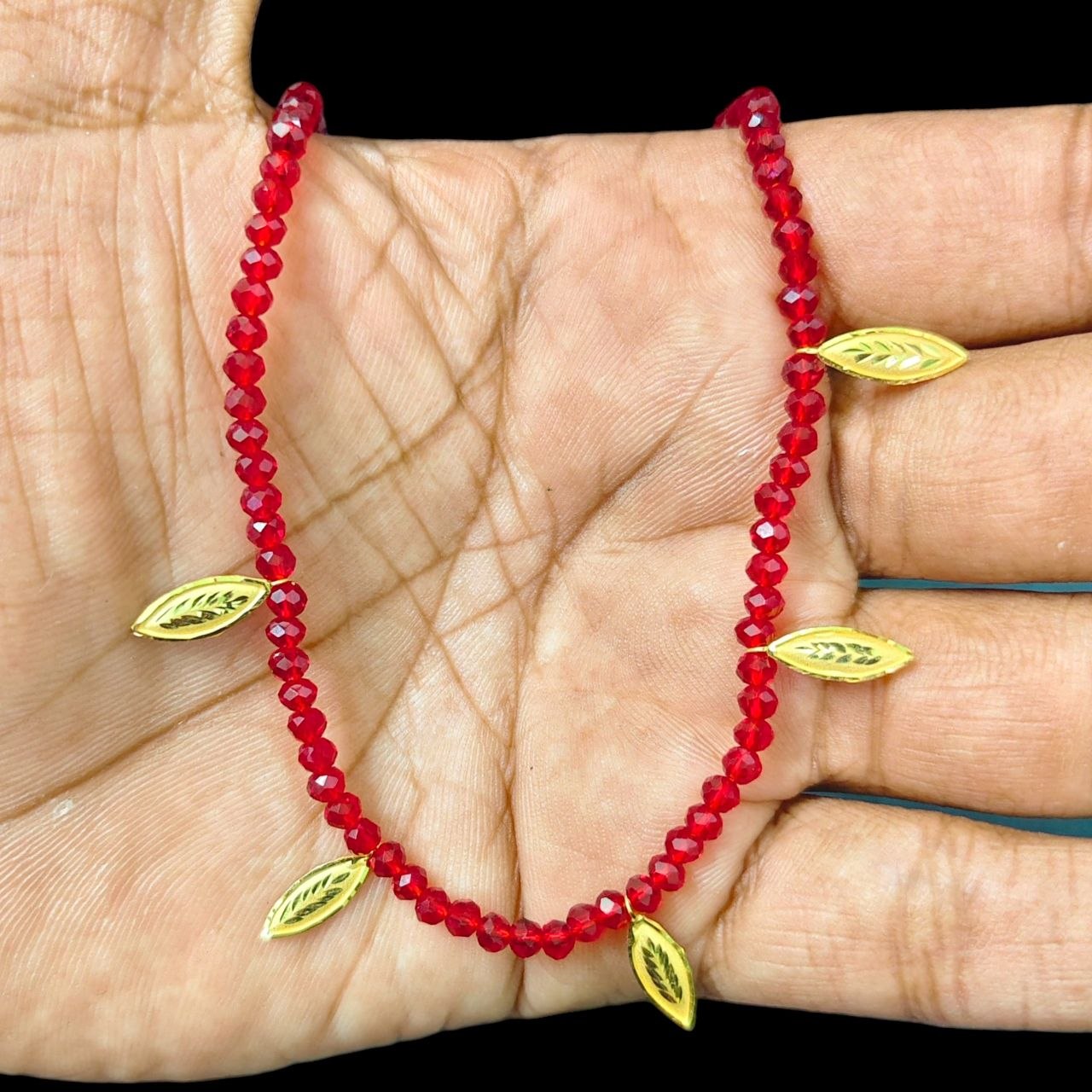 GOLD MOTI HAR- WGT: 0.650 GM APPROX HUID HALLMARK 22KT GOLD MOTI SELIHAR 1 PIECE WITH CRYSTAL CHAIN.