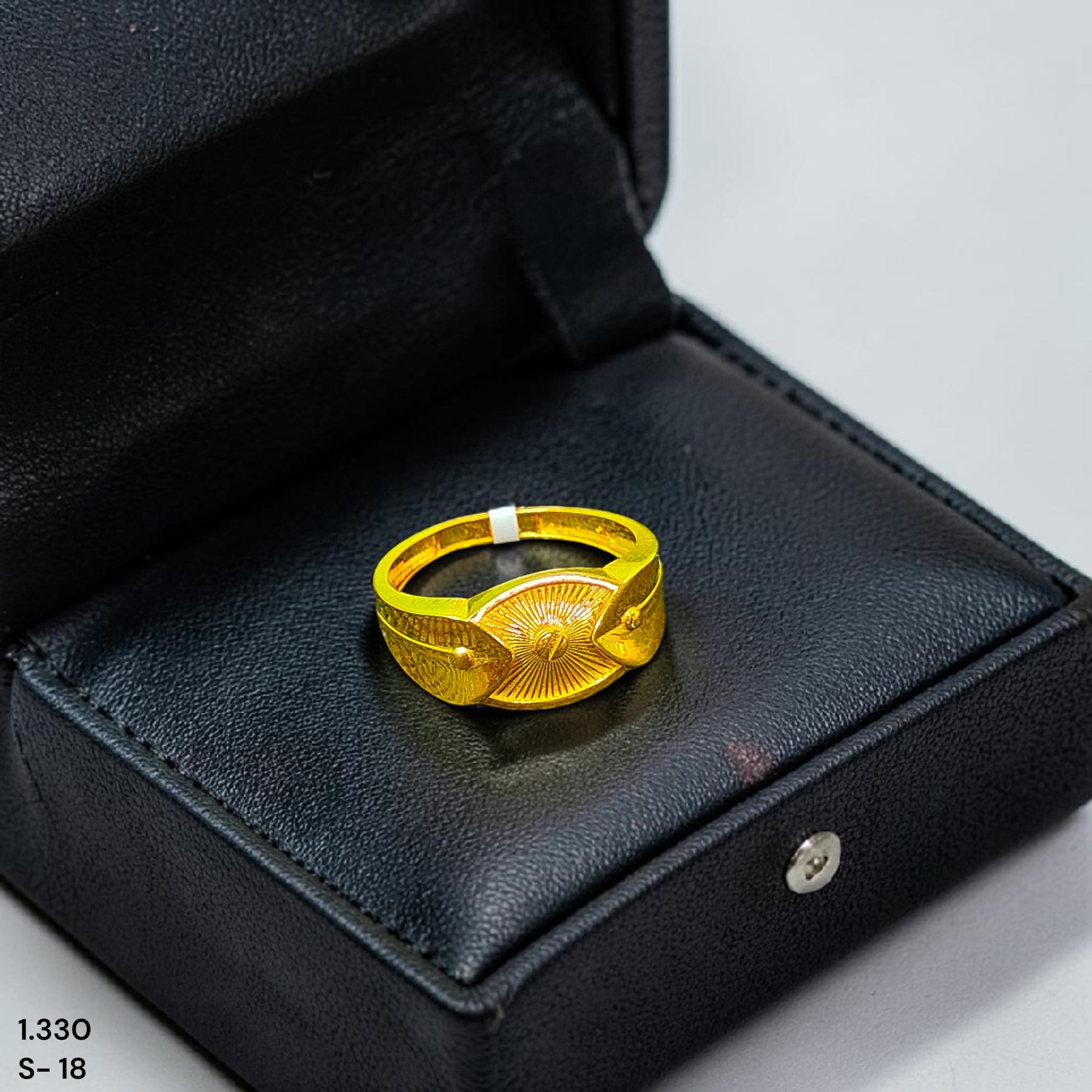 GENTS RING- TRJ (SIZE:18) WGT: 1.330 GM APPROX BIS CERTIFIED HUID HALLMARK 375 9KT GOLD FINGER RING FOR MEN 1 PIECE.