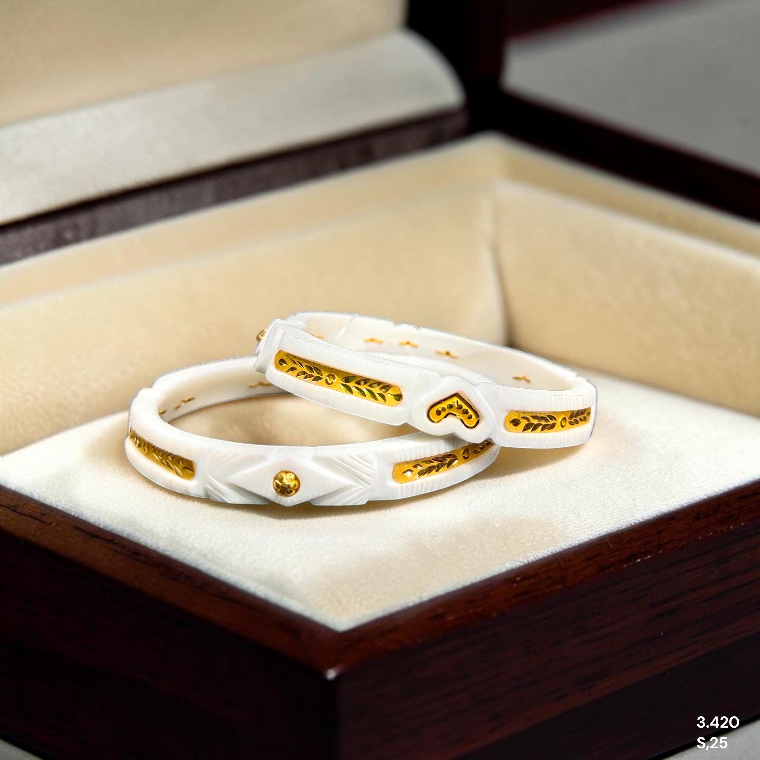 SAKHA BADHANO- (SIZE:25) WGT: 3.420 GM APPROX HUID HALLMARK 22KT GOLD SAKHA BADHANO BANGLES 1 PAIR DESIGN FOR REGULAR USE.