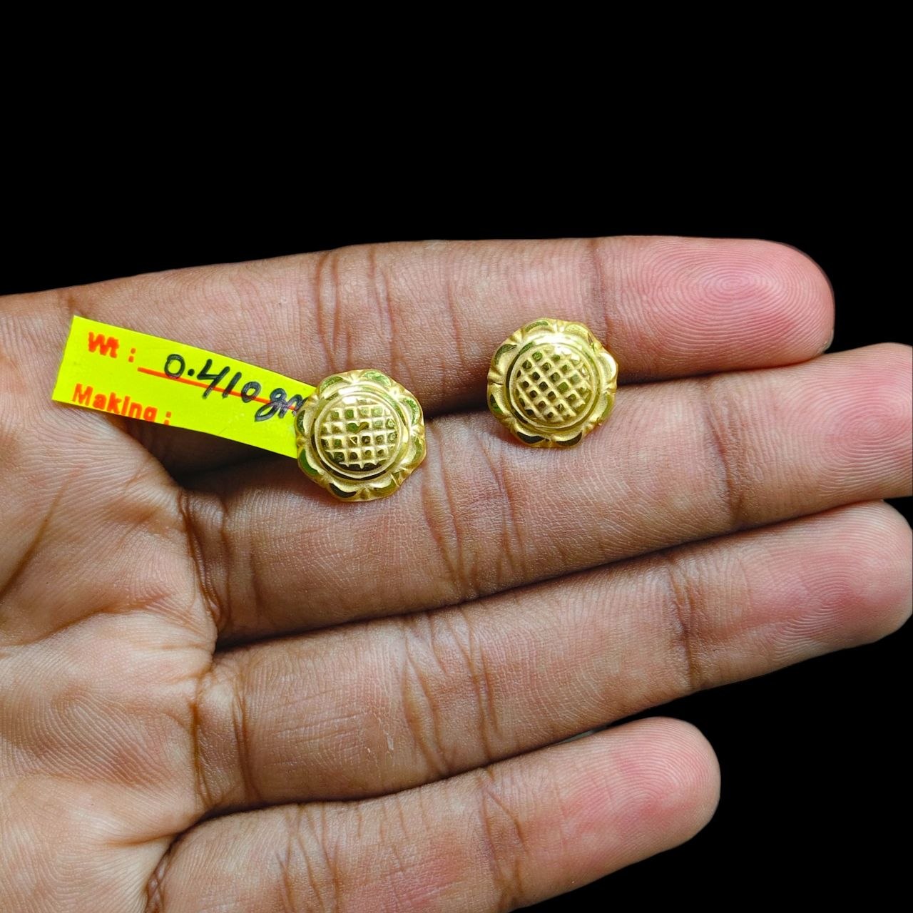 GOLD TOPS- BIS CERTIFIED (WGT: 0.410 GM APPROX) HUID HALLMARK 375 9KT GOLD TOPS 1 PAIR BEST FOR MARRIAGE GIFT.