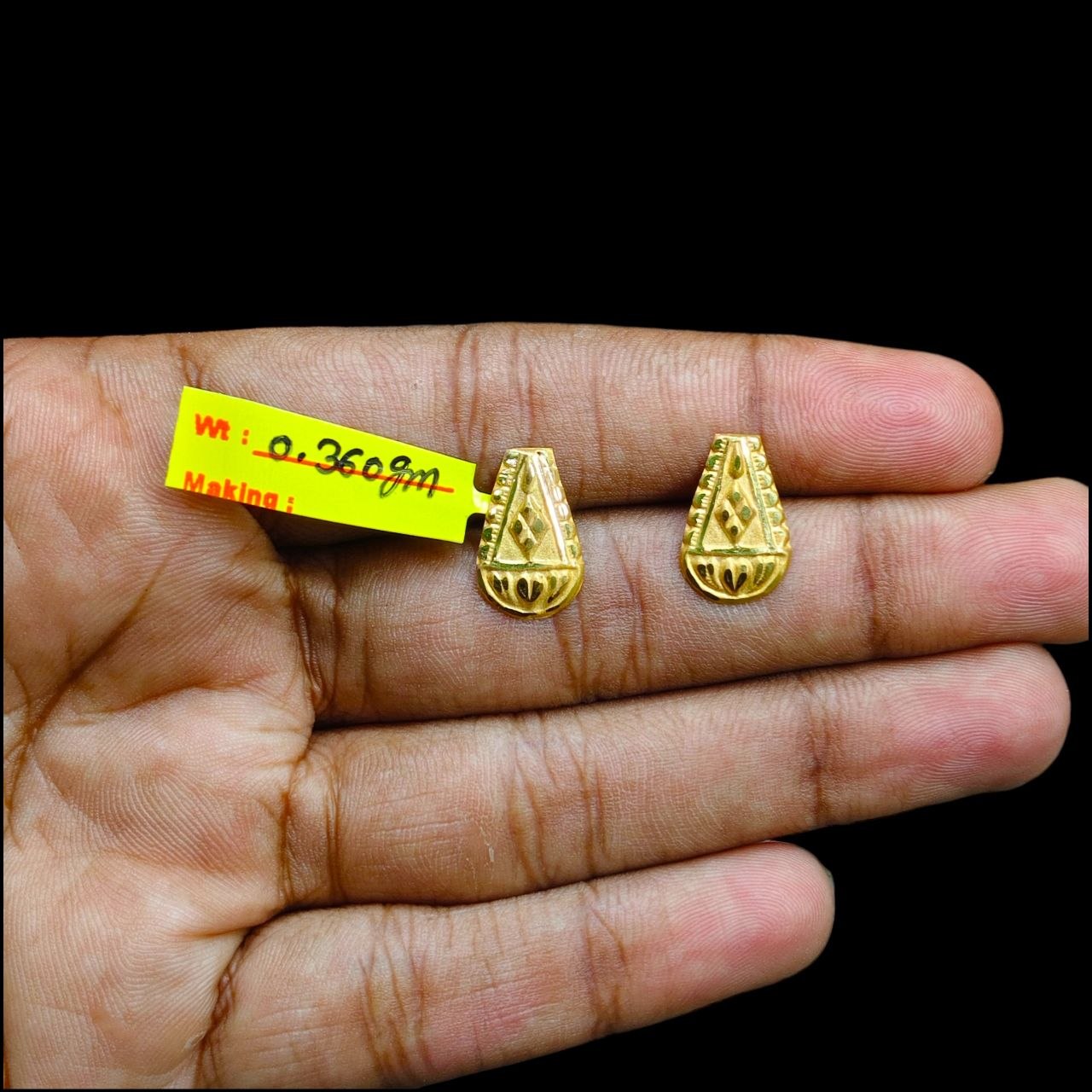 GOLD TOPS- BIS CERTIFIED (WGT: 0.360 GM APPROX) HUID HALLMARK 375 9KT GOLD TOPS 1 PAIR BEST FOR MARRIAGE GIFT.