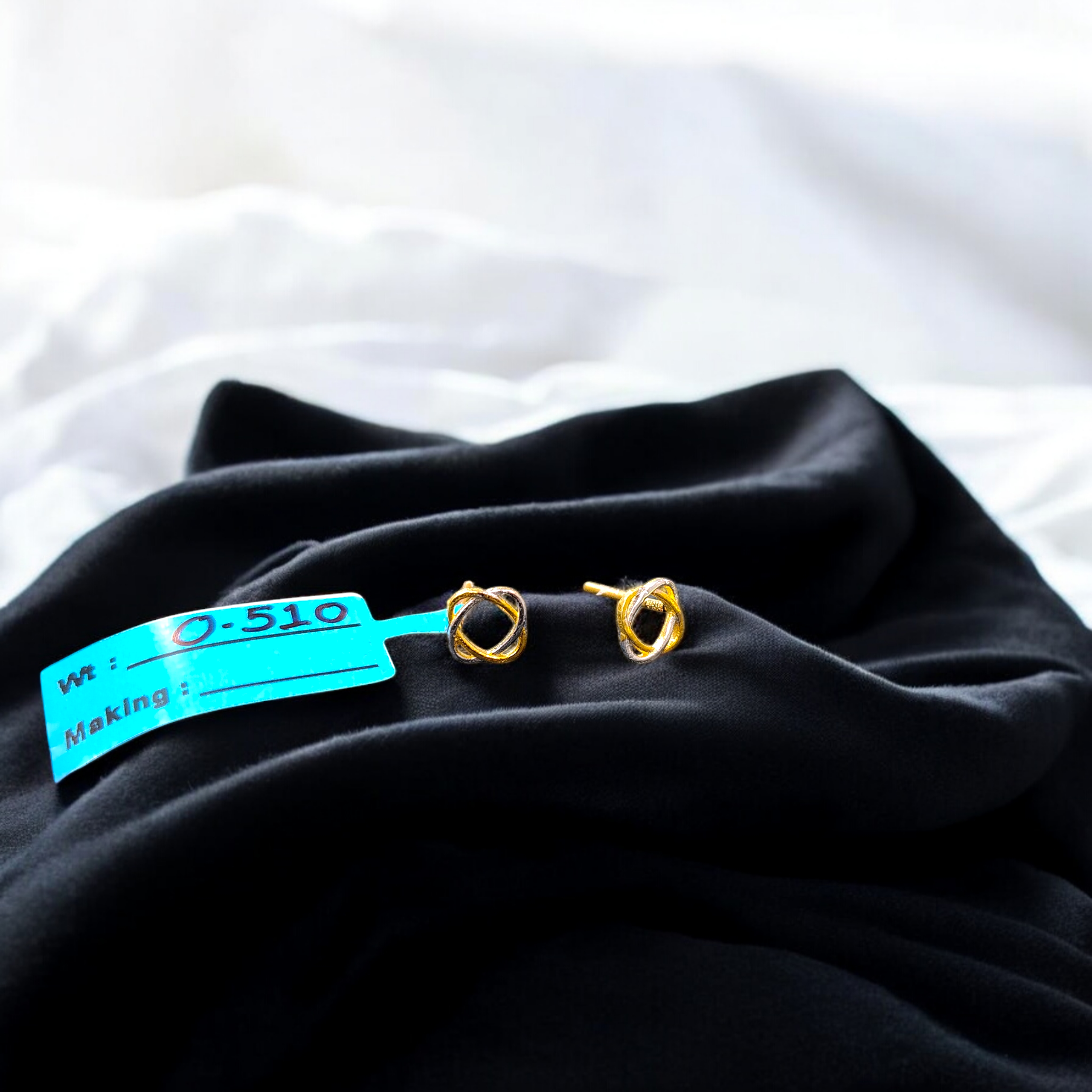 BABY JEWELLERY- TRJ BABY TOPS WGT: 0.510 GM APPROX BIS CERTIFIED HUID HALLMARK 9KT GOLD STUD EARRINGS FOR WOMEN 1 PAIR FOR REGULAR USE.