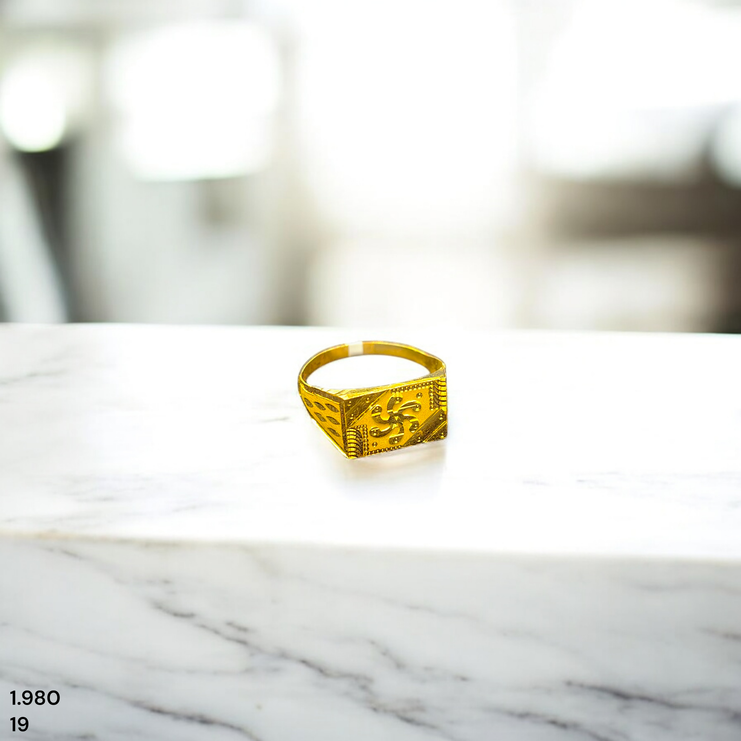 GENTS RING- SIZE:19 (WGT: 1.980 GRAM APPROX) BIS CERTIFIED HUID HALLMARK 916 22KT GOLD GENTS FINGER RING FOR MENS 1 PIECE (REGULAR USE).