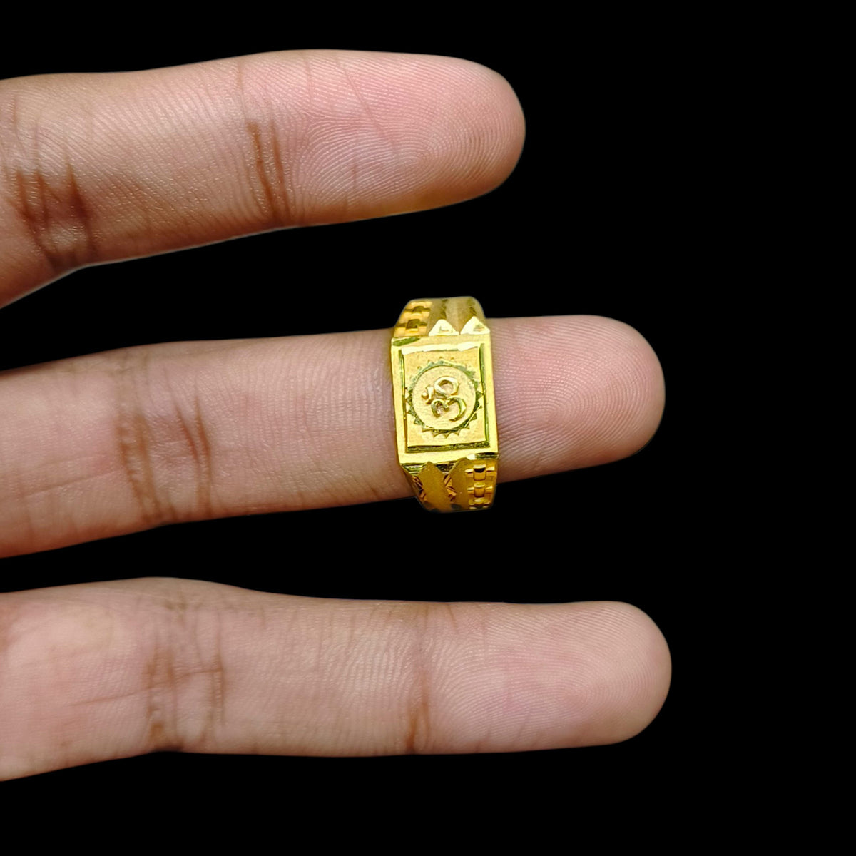 GENTS RING- (BJGMI5) TRJ (SIZE:23) (WGT: 0.620 GM APPROX) BIS CERTIFIED HUID HALLMARK 375 9KT GOLD FINGER RING FOR MEN 1 PIECE.