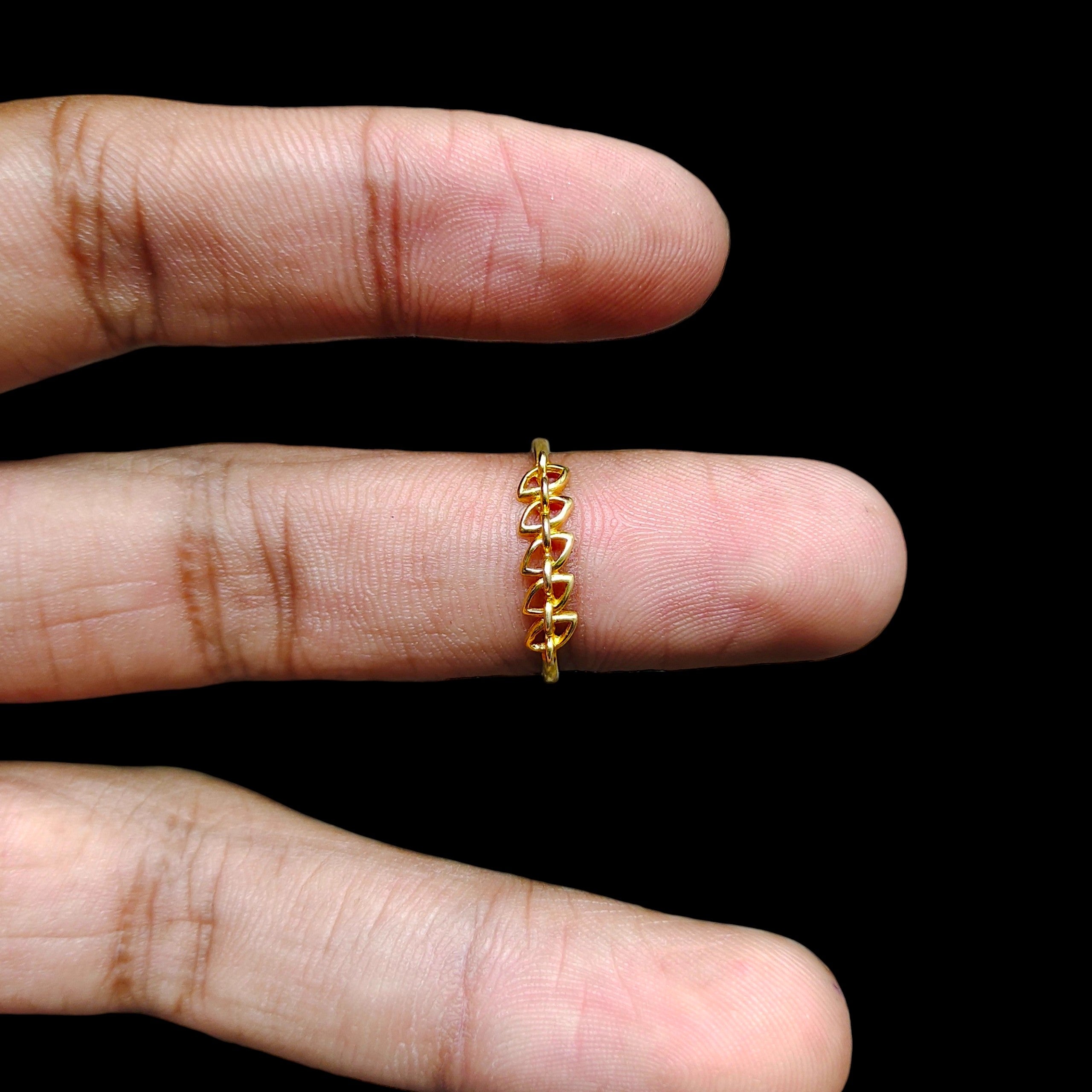 LADIES RING- (SIZE: 17) WGT: 0.960 GM APPROX 14KT HALLMARK GOLD RING FOR WOMEN 1 PIECE.