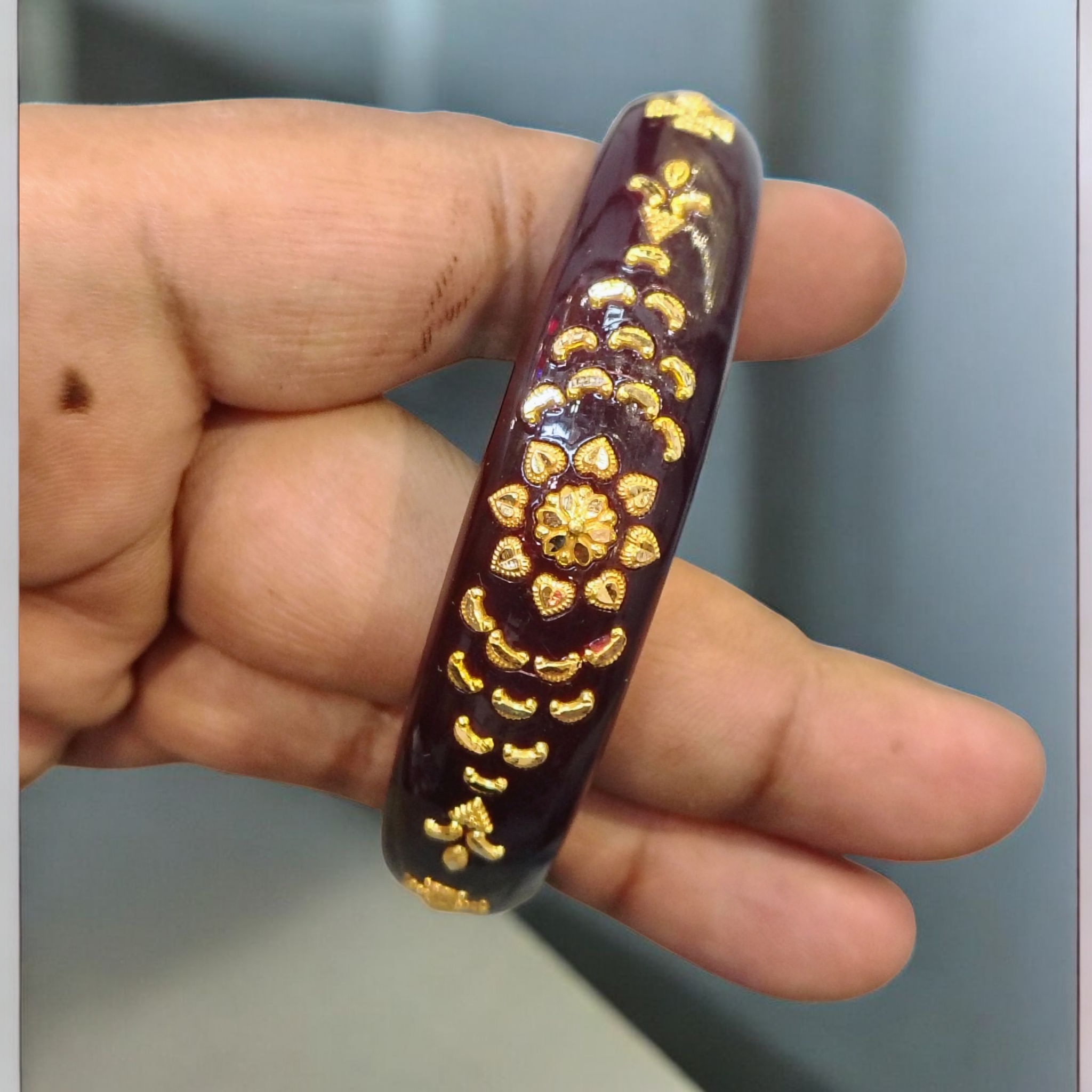 (GBP50) RAJLAXMI (MTO) CARROL DESIGN COFFEE COLOUR (50 TONCH) KDM GOLD BRACELET POLA 1 PIECE FOR MARRIED WOMEN (REGULAR USE) APPROX WGT: 0.400 GM SOLD ON MRP BY MAHALAXMI.