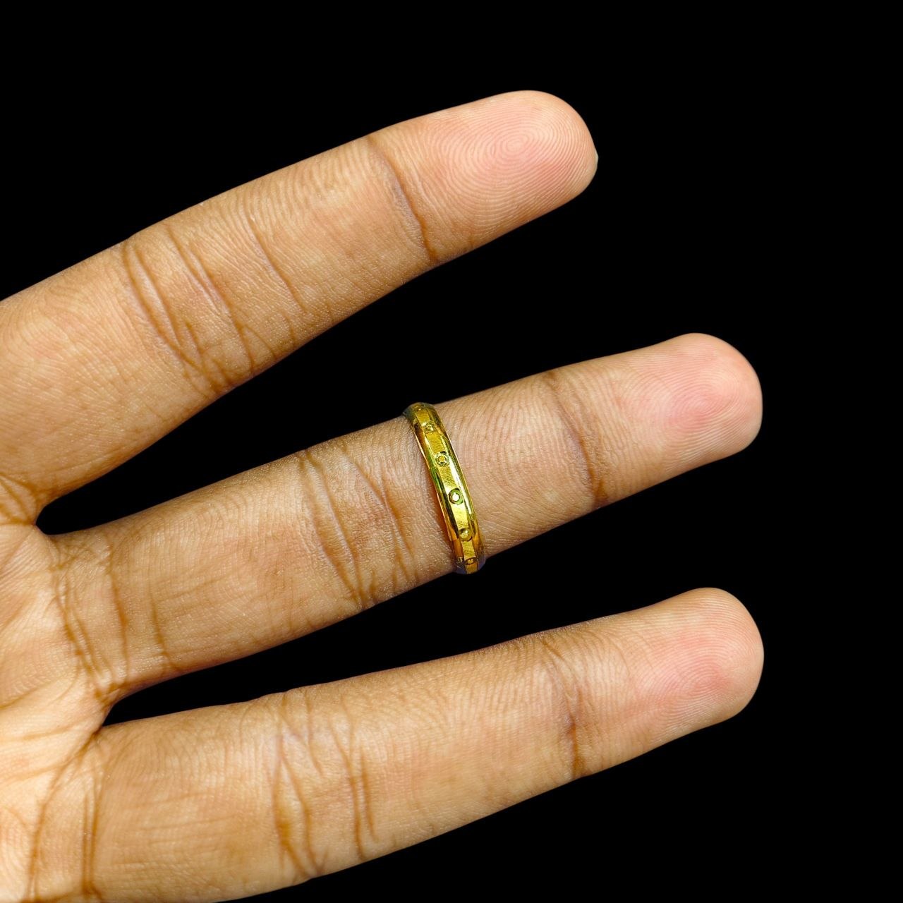 LADIES RING- (SIZE: 21) WGT: 0.460 GM APPROX BIS CERTIFIED HUID HALLMARK 9KT GOLD THUMB RING FOR UNISEX 1 PIECE.(K35JLF)