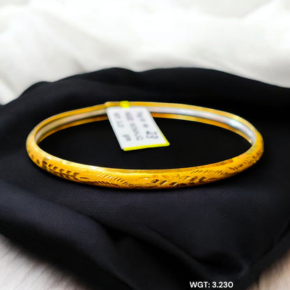 (GSN22) TRJ (SIZE: 23) WGT: 3.230 GM APPROX 22KT HUID HALLMARK GOLD NOA BADHANO BANGLE 1 PIECE.