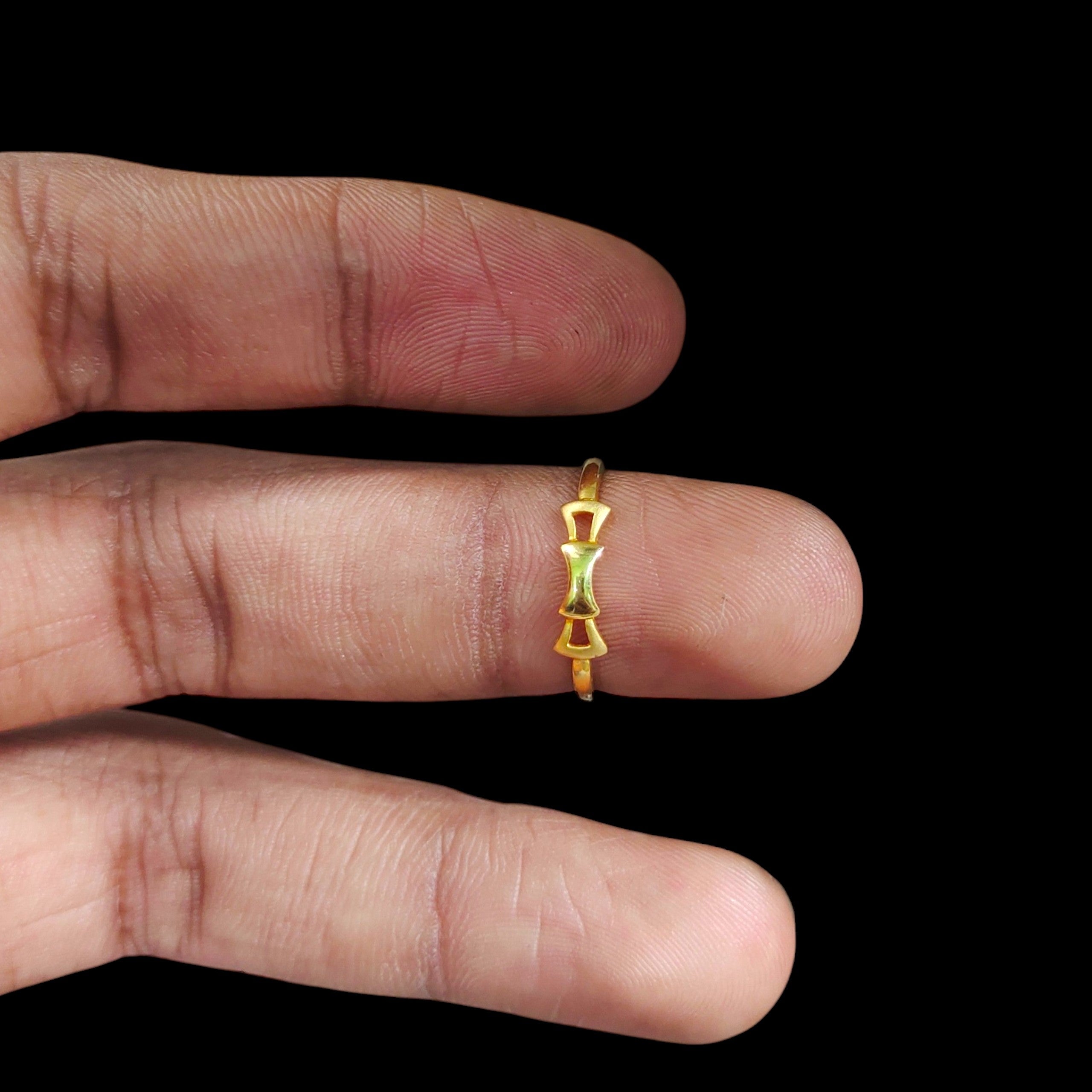 LADIES RING- (SIZE: 11) WGT: 0.670 GM APPROX 14KT HALLMARK GOLD RING FOR WOMEN 1 PIECE.