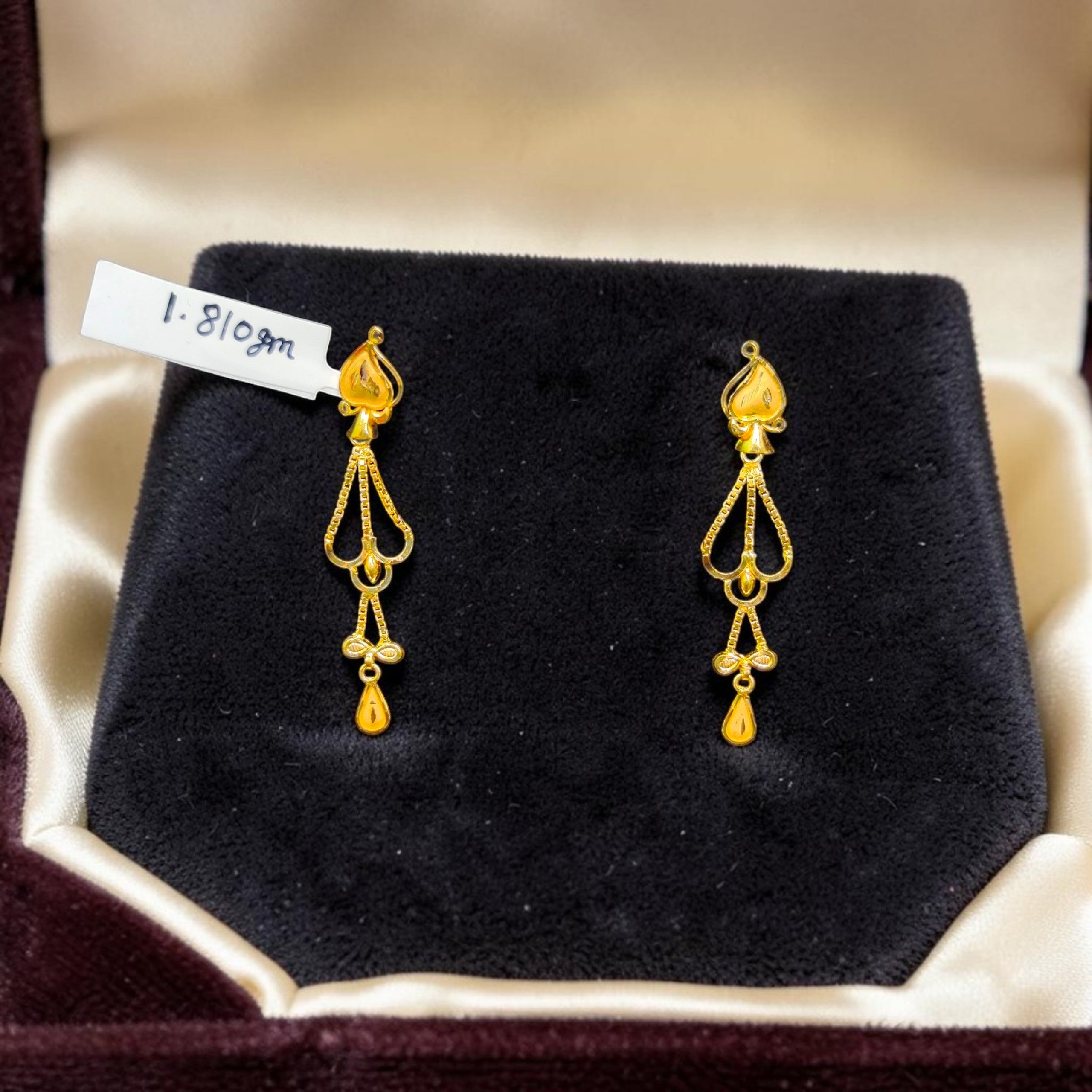 GOLD EARRINGS- BIS CERTIFIED WGT: 1.810 GM APPROX HUID HALLMARK 916 22KT GOLD EARRINGS 1 PAIR FOR WOMEN.