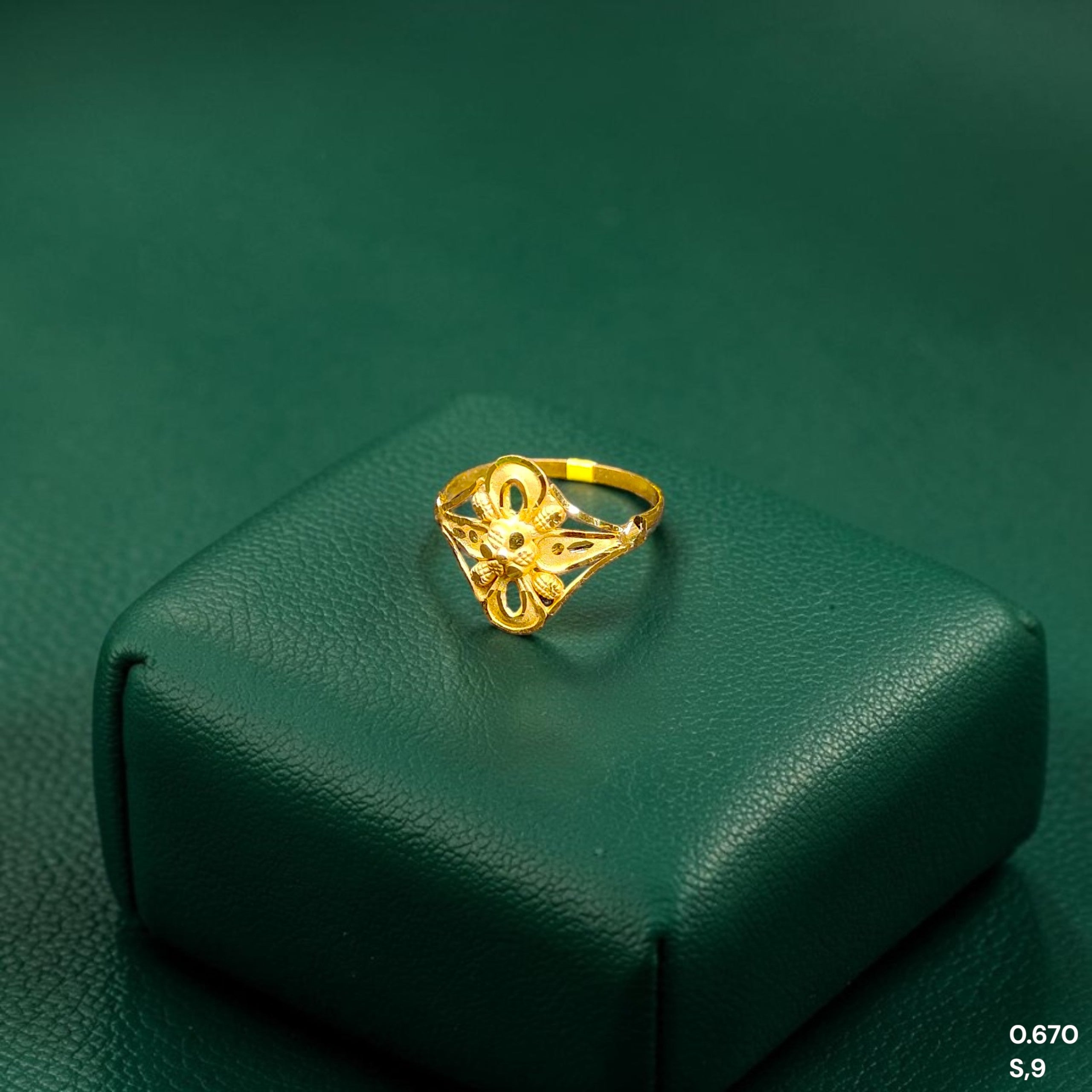 LADIES RING- (SIZE: 9) WGT: 0.670 GM APPROX BIS CERTIFIED HUID HALLMARK 9KT GOLD FINGER RING FOR WOMEN 1 PIECE. (XSAVJJ)