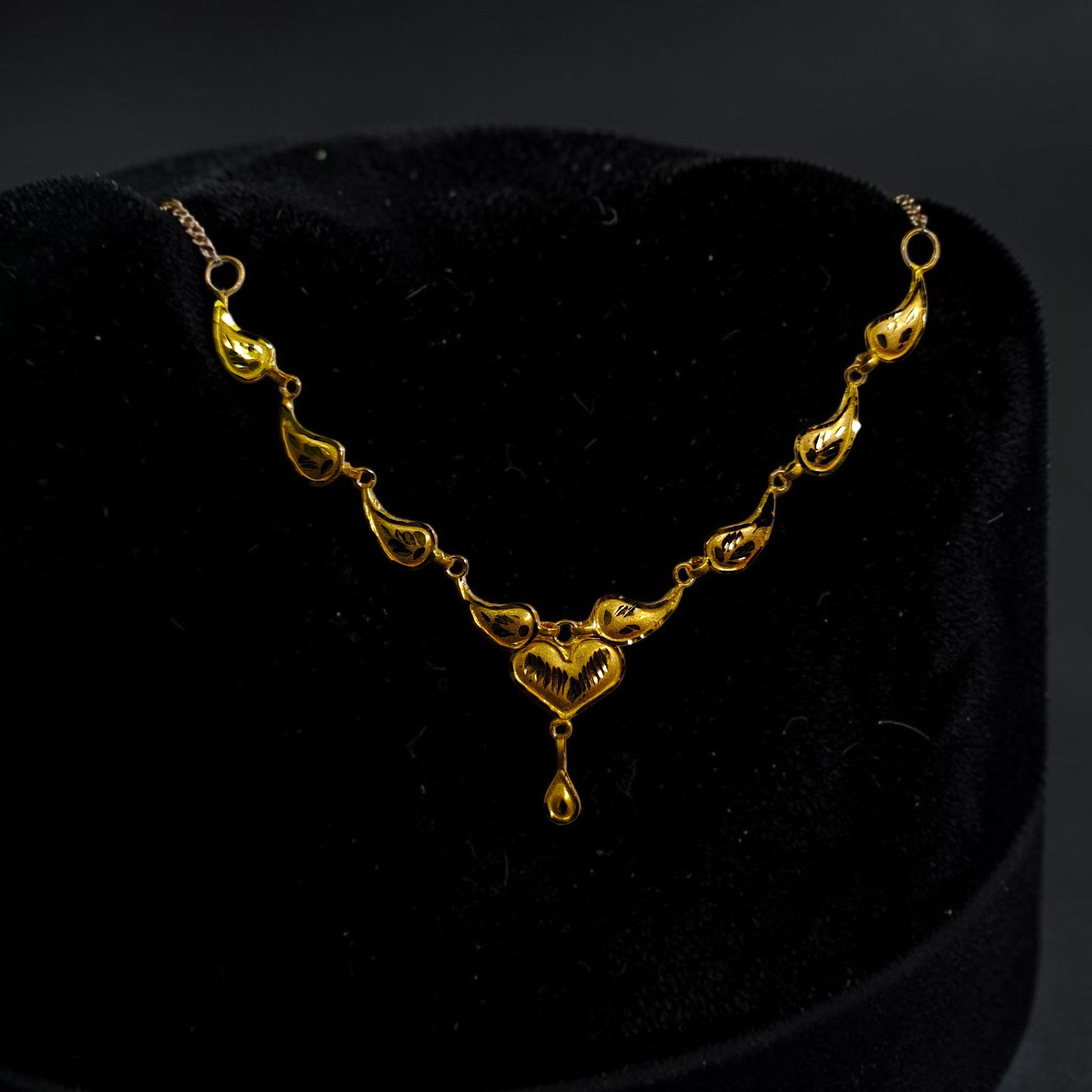 GOLD CHOKER NECKLACE-(WGT: 0.685 GM APPROX) BIS CERTIFIED HUID HALLMARK 9KT GOLD NECKLACE 1 PIECE FOR WOMEN.