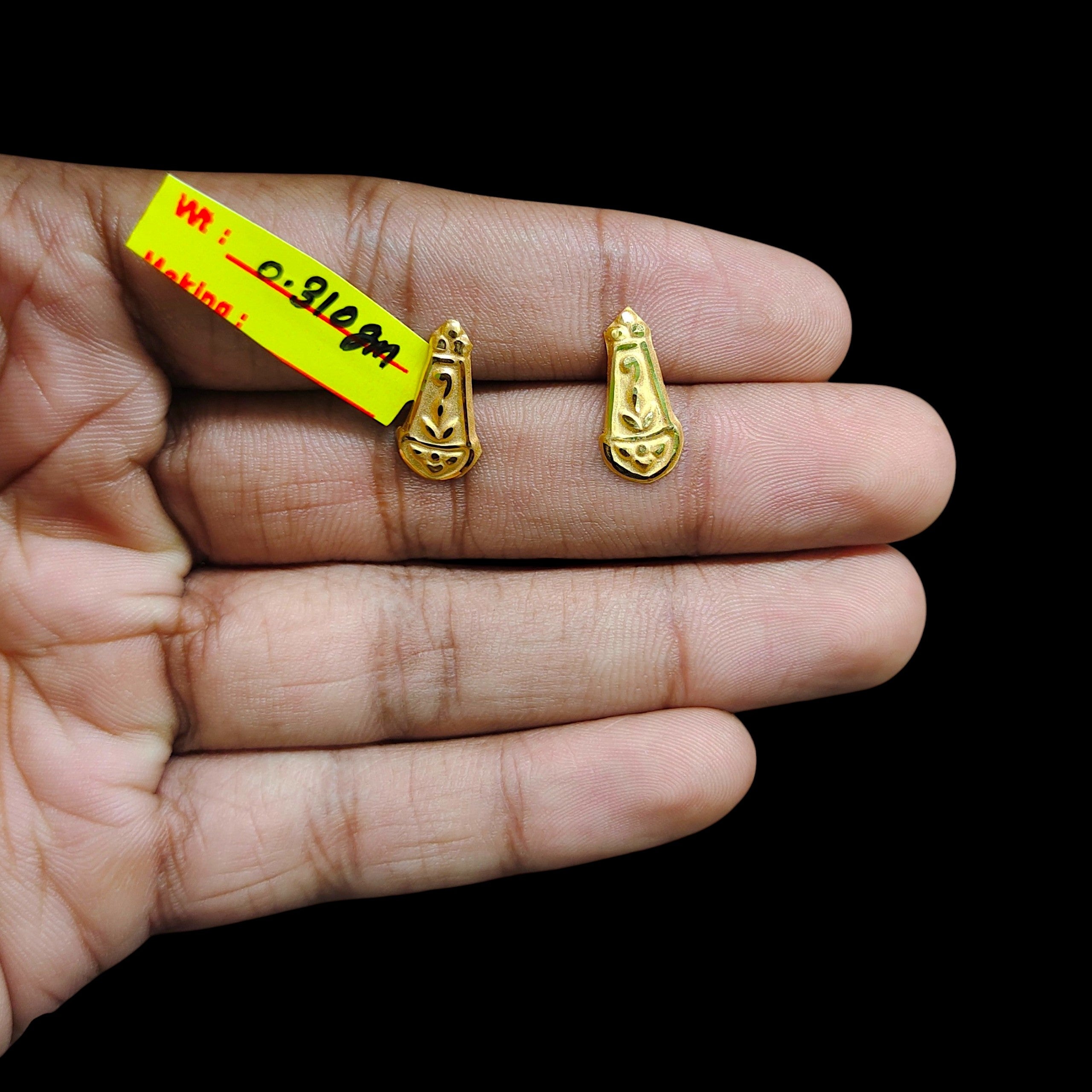 GOLD TOPS- BIS CERTIFIED (WGT: 0.310 GM APPROX) HUID HALLMARK 375 9KT GOLD TOPS 1 PAIR BEST FOR MARRIAGE GIFT.