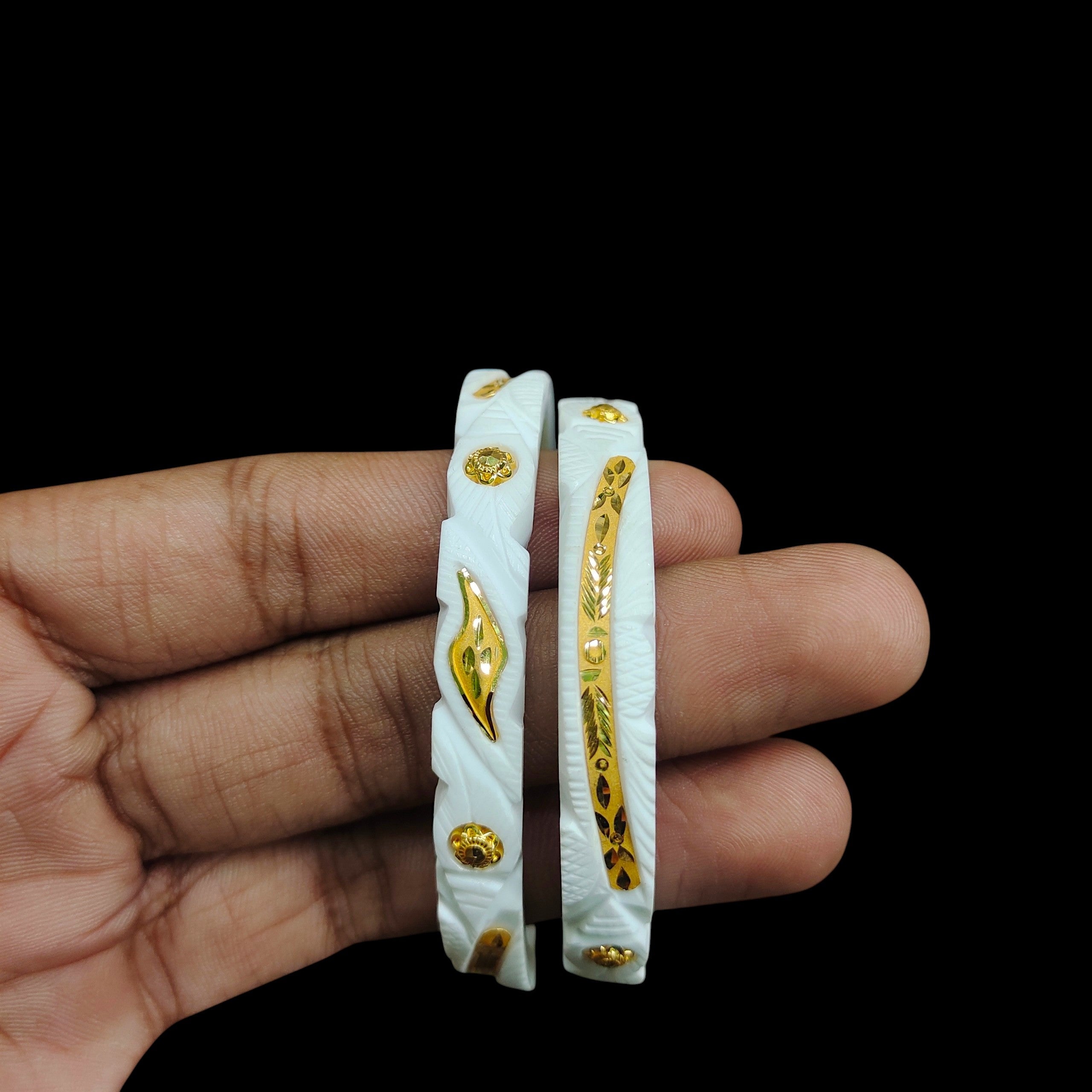 SAKHA BADHANO- (SIZE:24) WGT: 3.460 GM APPROX HUID HALLMARK 22KT GOLD SAKHA BADHANO BANGLES 1 PAIR DESIGN FOR REGULAR USE.
