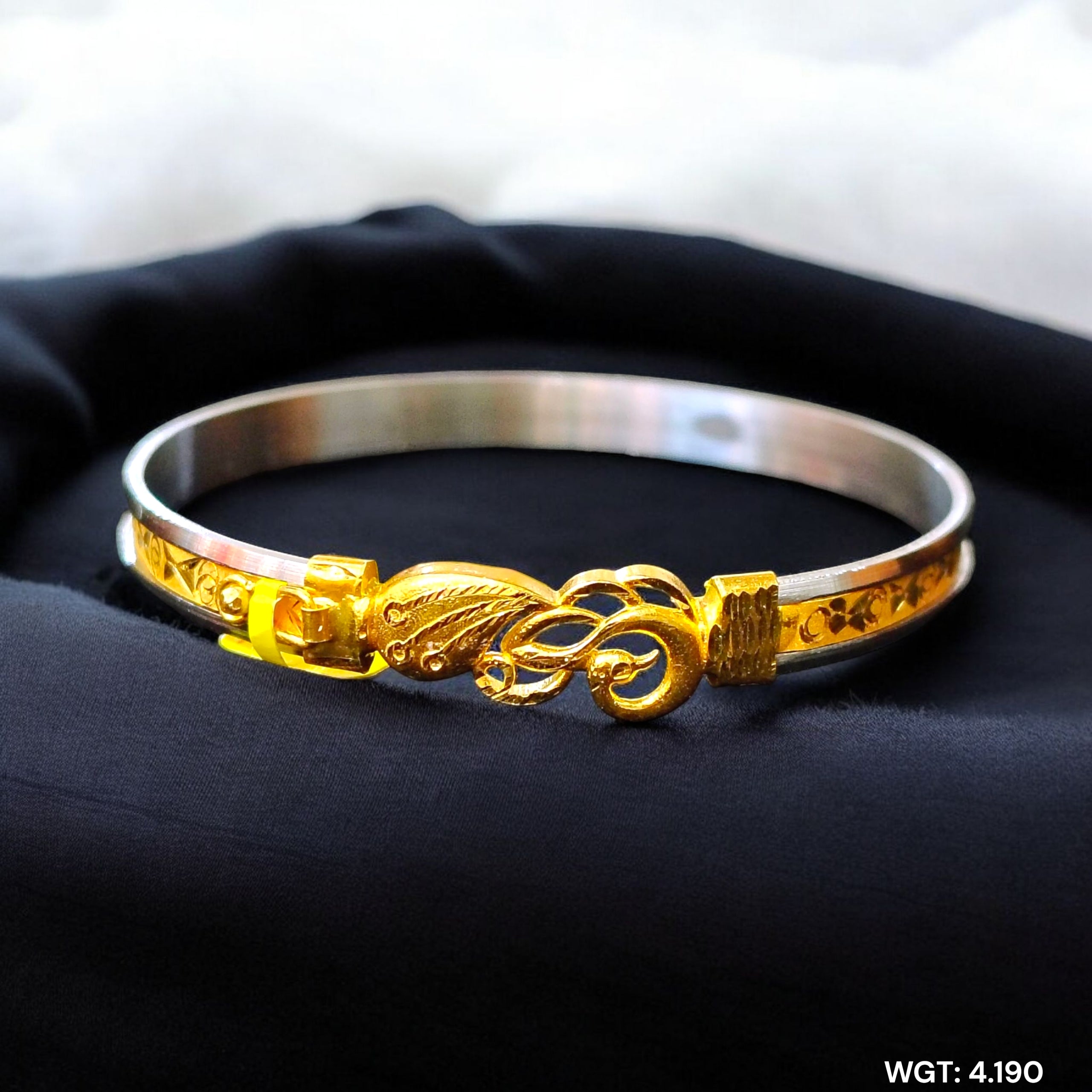 (GSN22) TRJ (SIZE: 25) WGT: 4.190 GM APPROX 22KT HUID HALLMARK GOLD NOA BANGLES 1 PIECE.