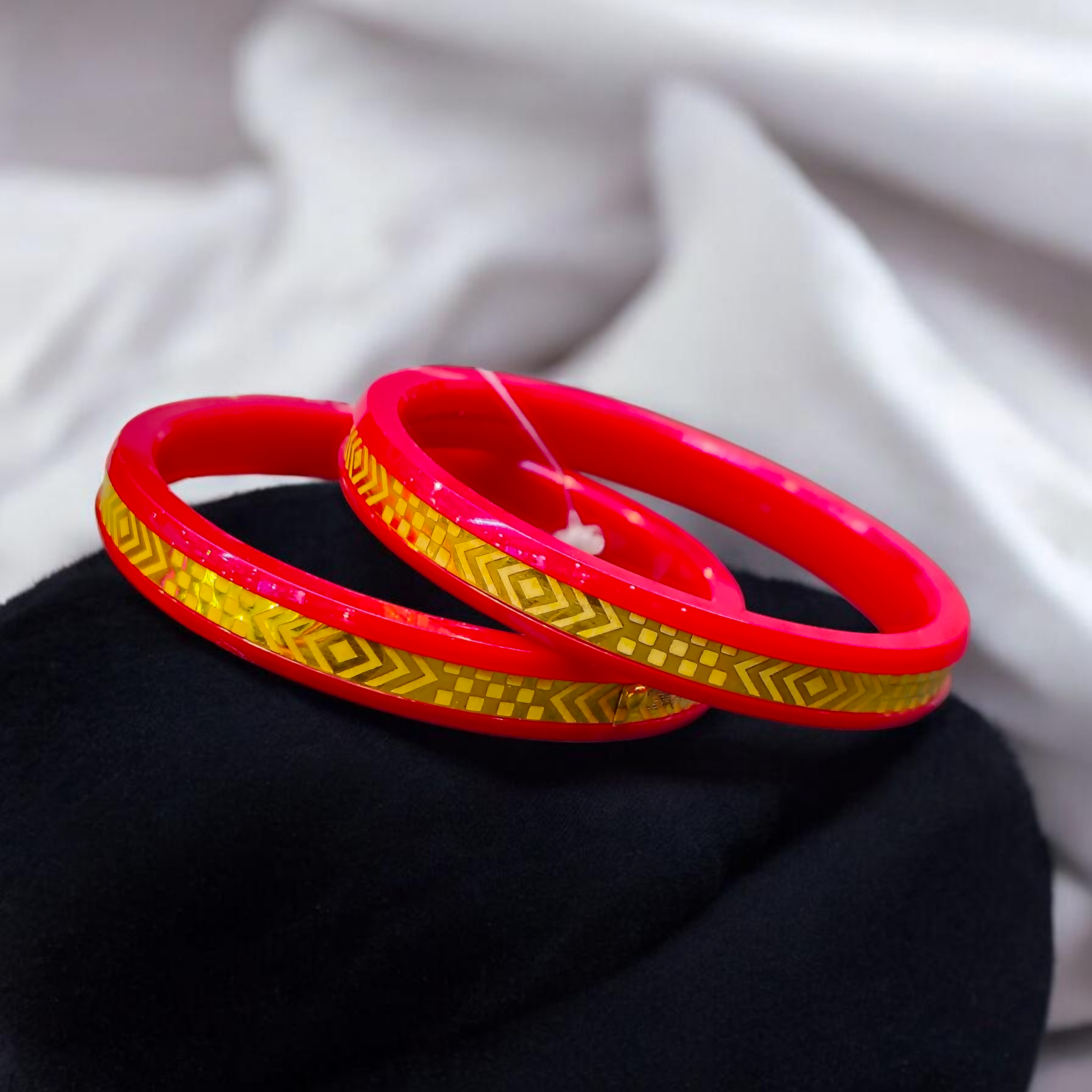 GOLD POLA- BIS CERTIFIED WGT: 750-900 GM APPROX 9KT HUID HALLMARK GOLD LAZER CHILA POLA BADHANO BANGLES 1 PAIR. (GET ANY DESIGN AS PER STOCK.