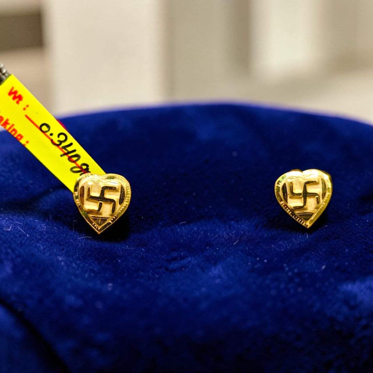 GOLD TOPS- BIS CERTIFIED (WGT: 0.340 GM APPROX) HUID HALLMARK 375 9KT GOLD TOPS 1 PAIR BEST FOR MARRIAGE GIFT.