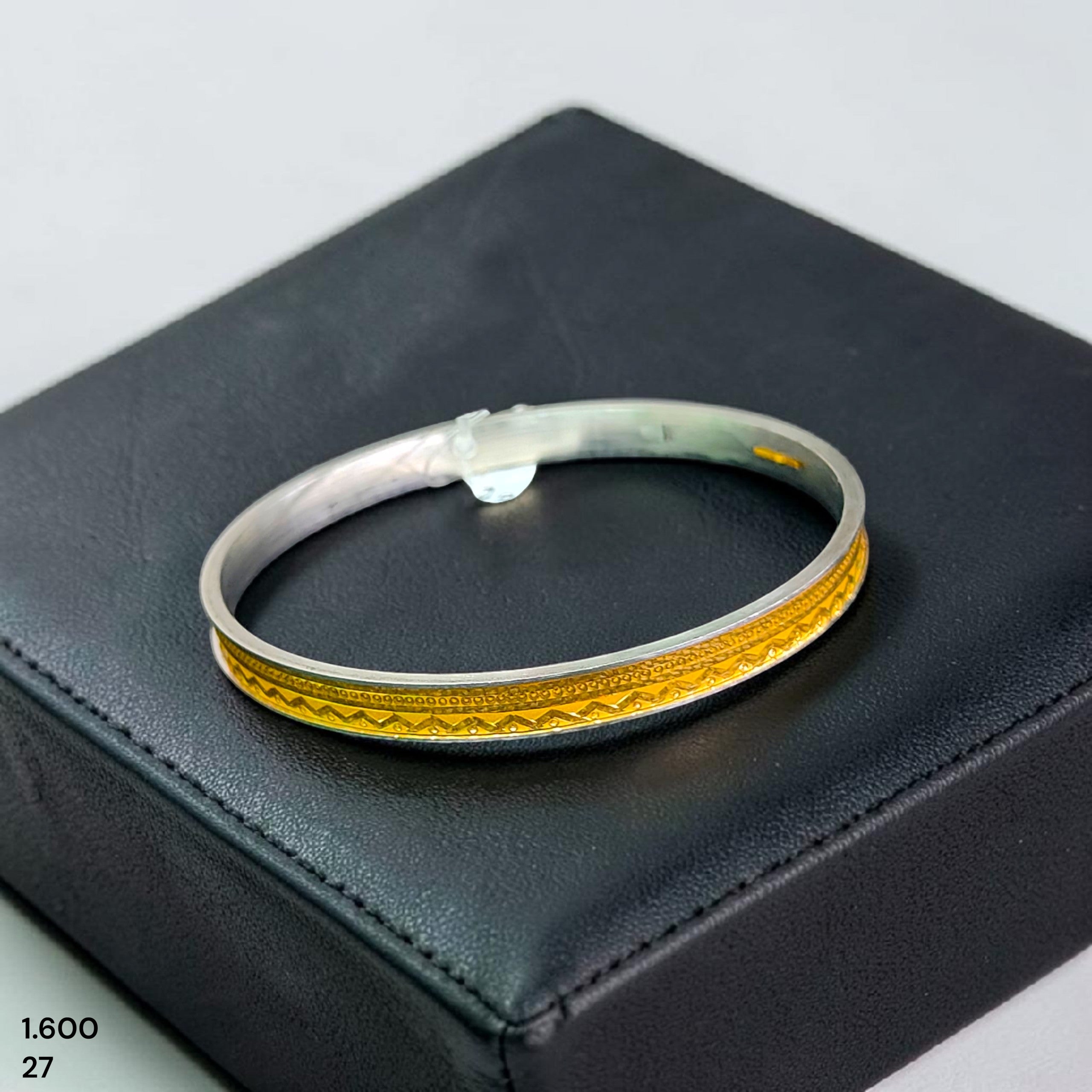 GOLD CHURI NOA- (SIZE: 27) WGT: 1.600 GM APPROX 22KT HUID HALLMARK GOLD NOA BANGLES 1 PIECE.