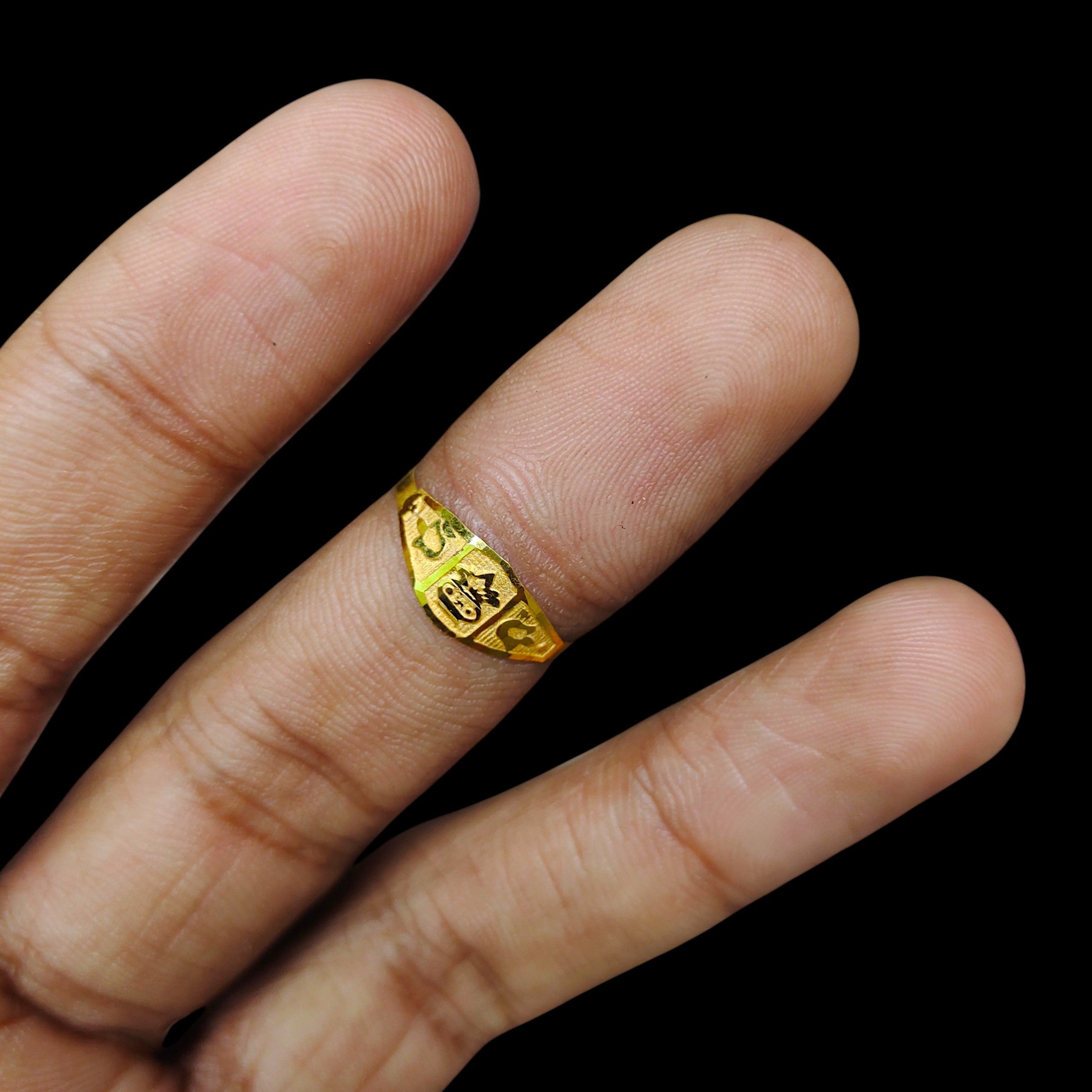 BABY JEWELLERY- TRJ WGT: 0.280 GM APPROX 375 9KT HUID HALLMARK GOLD BABY FINGER RING 1 PIECE FOR RICE CEREMONY & BIRTHDAY.