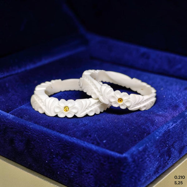 GSB9K- (E5AX9K)-(W9D34Q) (SIZE:25) (WGT: 0.210 GM APPROX) BIS CERTIFIED HUID HALLMARK 375 9KT GOLD SAKHA BADHANO 1 PAIR FOR WOMEN NOT FOR REGULAR USE.