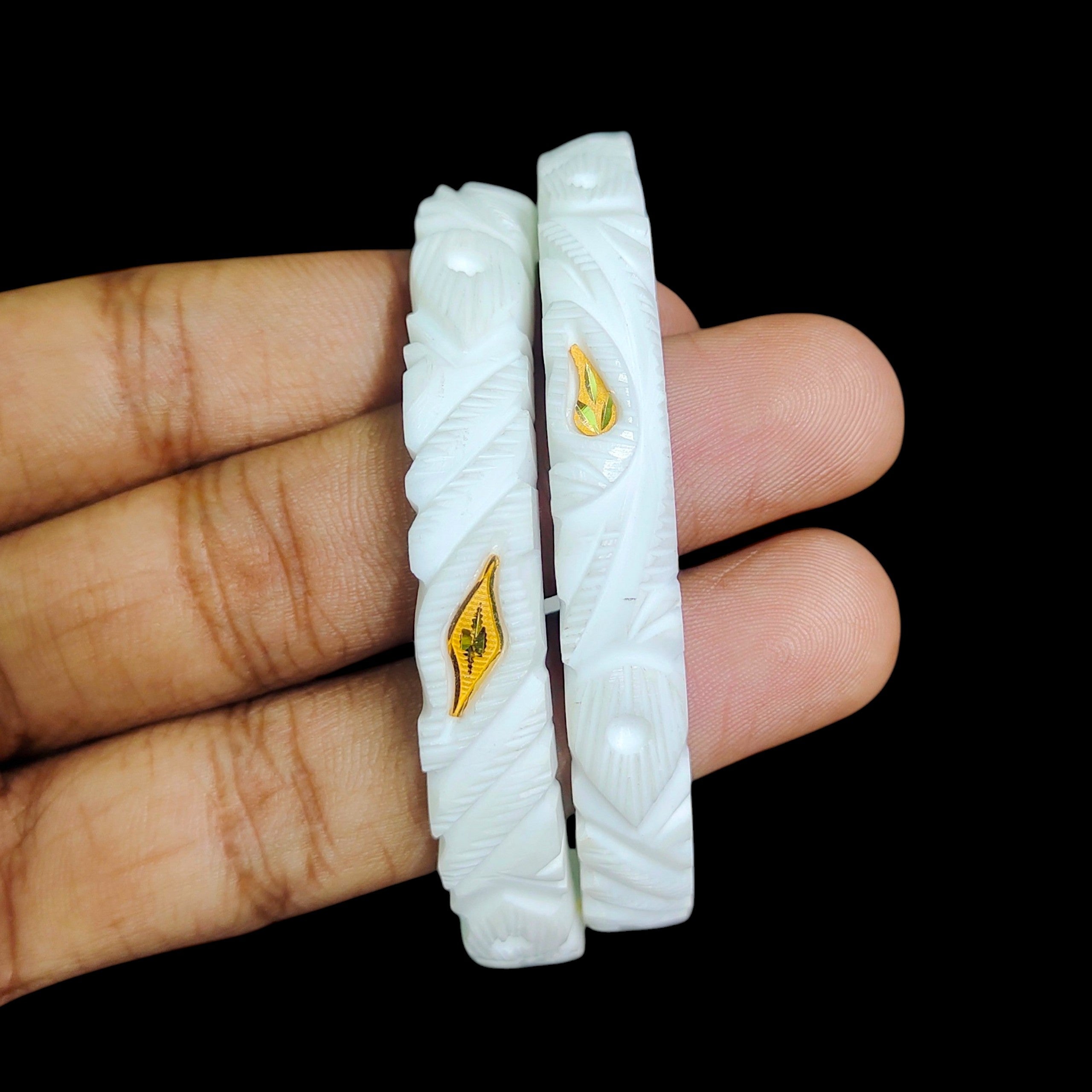 GSB22K- SIZE:27 (WGT: 1.120 GM APPROX) BIS CERTIFIED HUID HALLMARK 22KT GOLD SAKHA BADHANO 1 PAIR FOR WOMEN FOR REGULAR USE.
