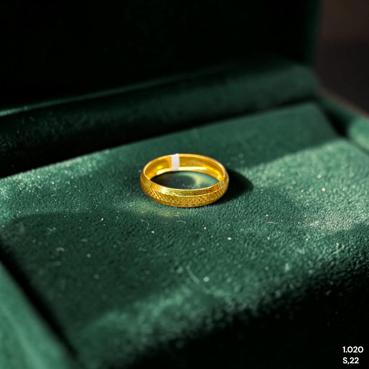 LADIES RING- (ESZHZS)-(SIZE: 22 ) WGT: 1.020 GM APPROX BIS CERTIFIED HUID HALLMARK 9KT GOLD THUMB RING FOR UNISEX 1 PIECE.