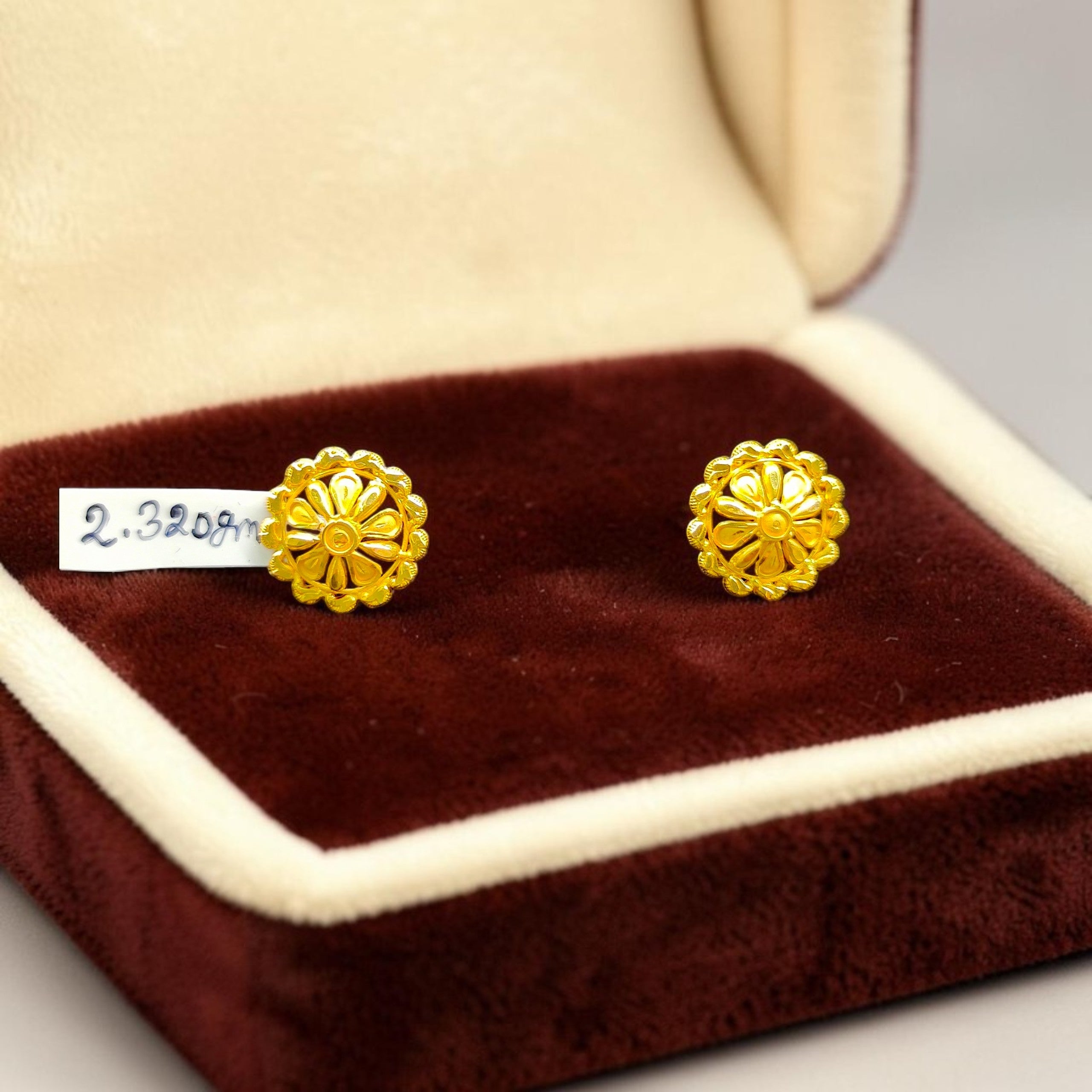 GOLD TOPS- BIS CERTIFIED WGT: 2.320 GM APPROX HUID HALLMARK 916 22KT GOLD TOPS 1 PAIR FOR WOMEN.