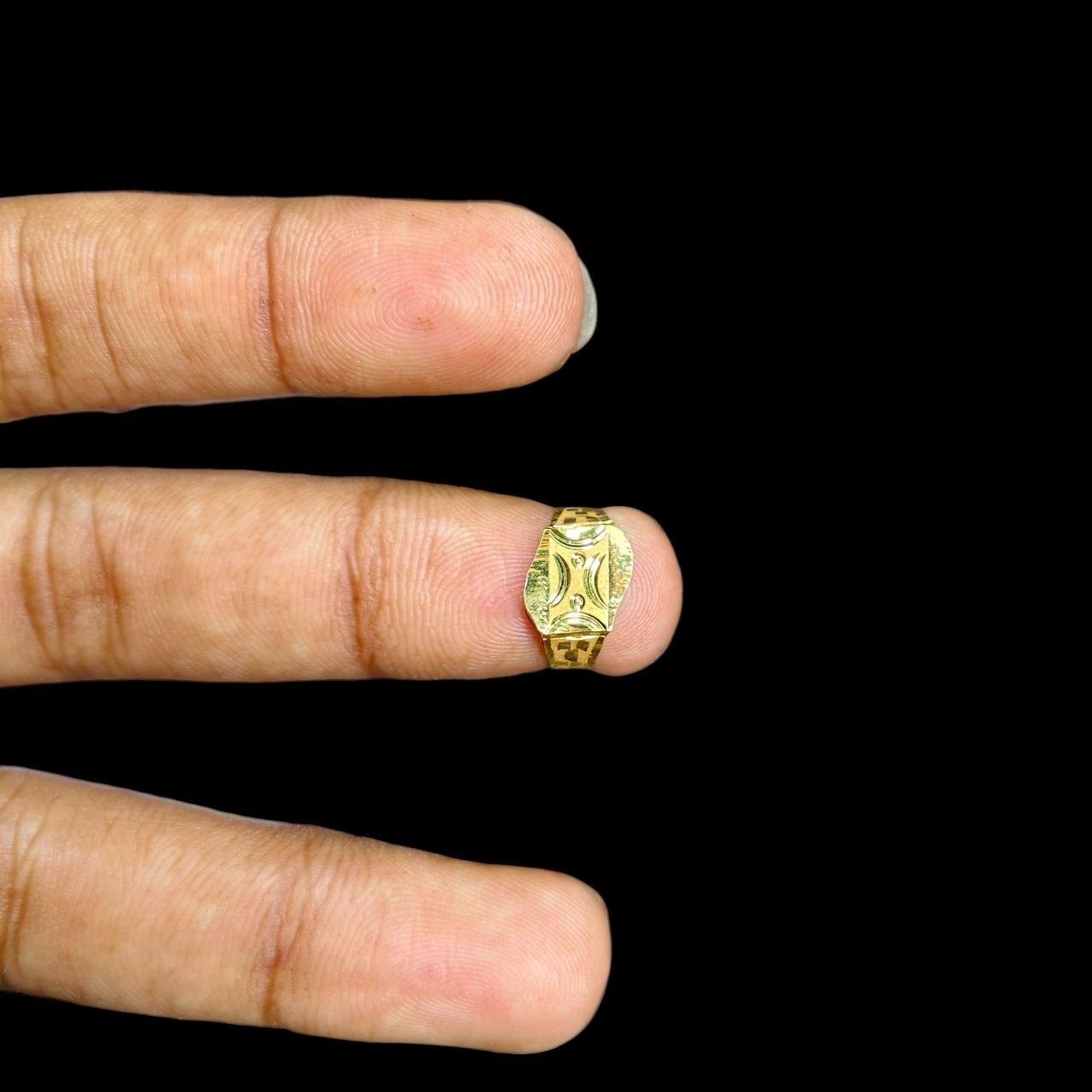 BABY JEWELLERY- TRJ WGT: 0.340 GM APPROX 375 9KT HUID HALLMARK GOLD BABY FINGER RING 1 PIECE FOR RICE CEREMONY & BIRTHDAY.(XA8CT7)