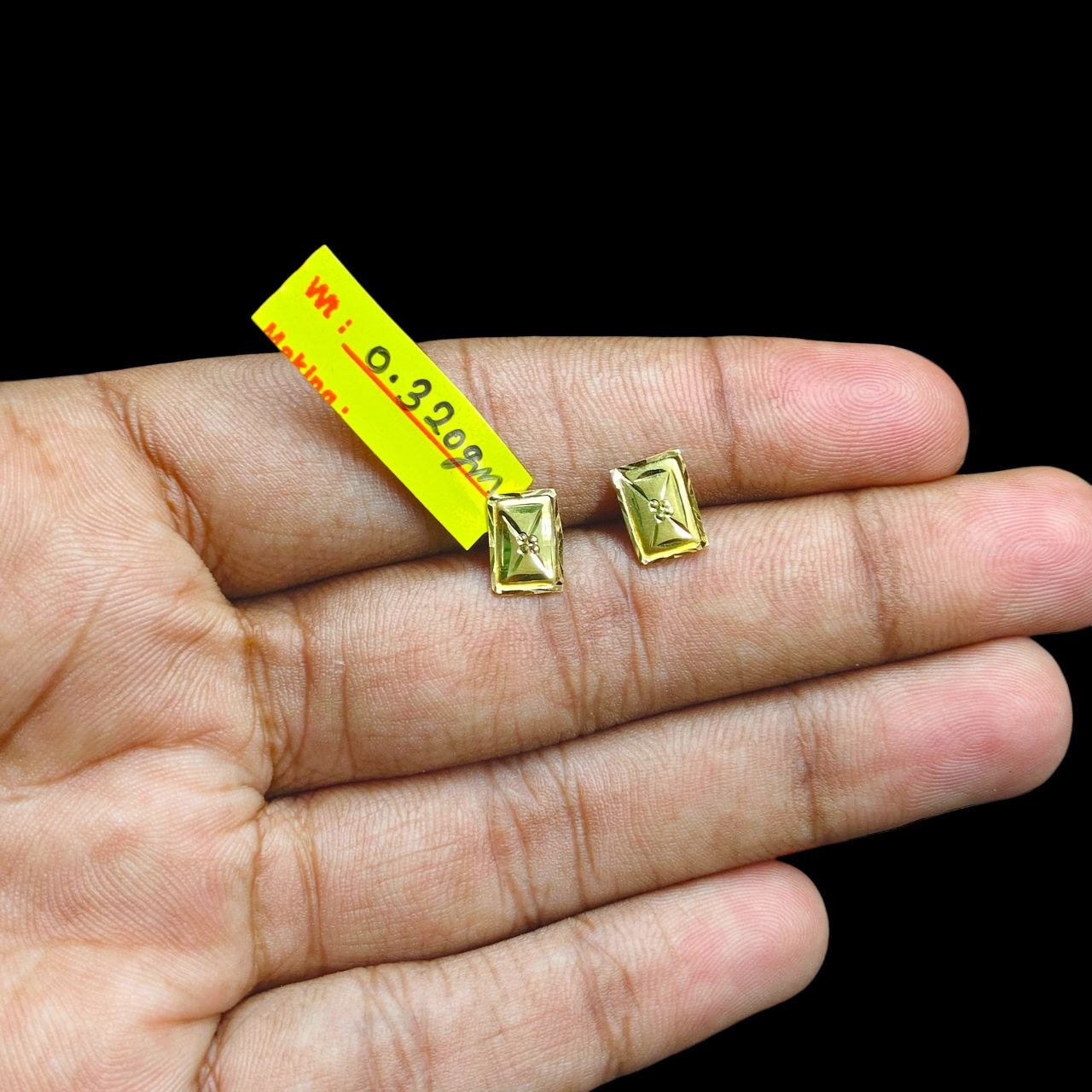 GOLD TOPS- BIS CERTIFIED (WGT: 0.320 GM APPROX) HUID HALLMARK 375 9KT GOLD TOPS 1 PAIR BEST FOR MARRIAGE GIFT.