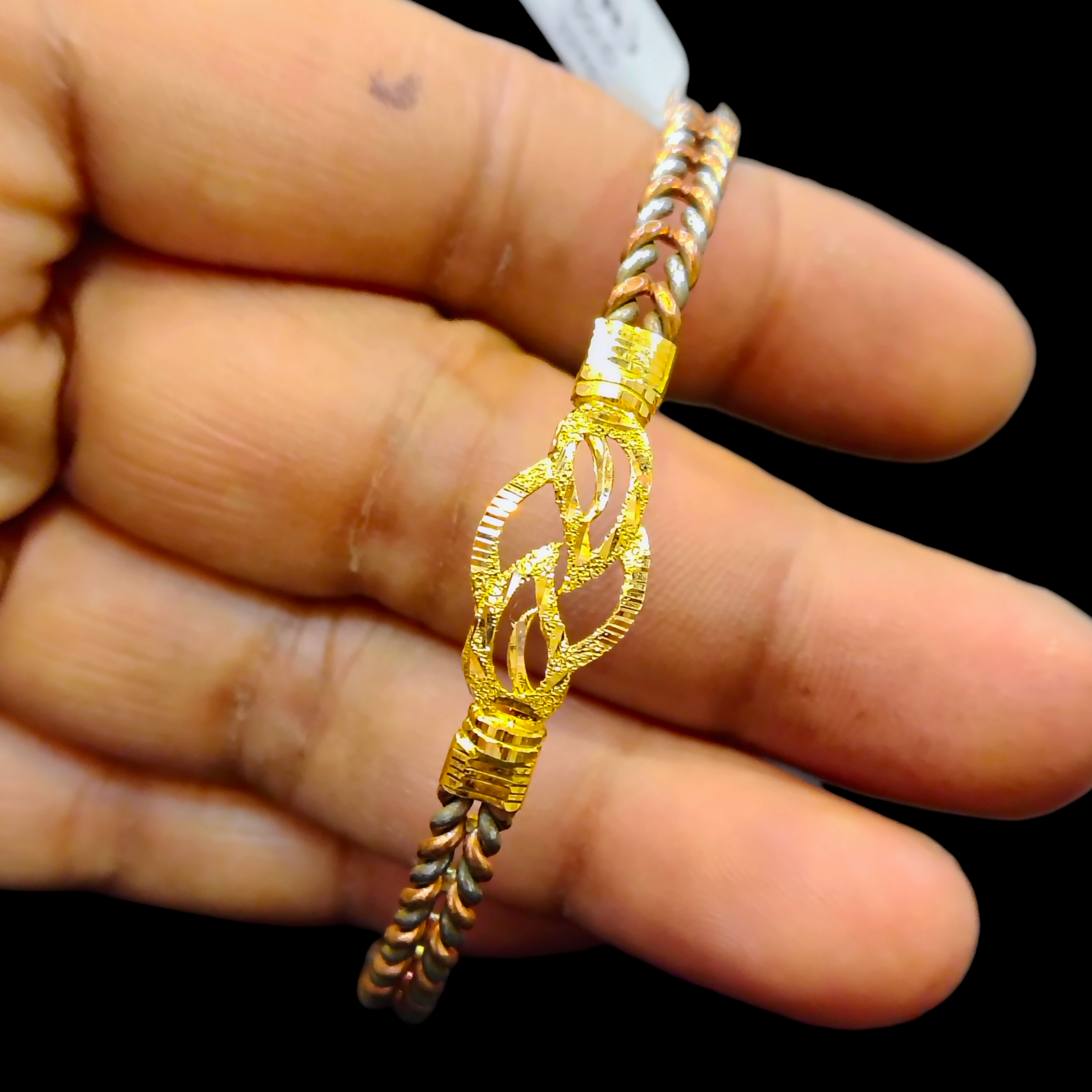 GOLD CHURI NOA- (SIZE: 25) WGT: 2.870 GM APPROX BIS CERTIFIED HUID HALLMARK 22KT GOLD NOA BADHANO BANGLES 1 PIECE (3 DHATU STYLE FOR REGULAR USE).
