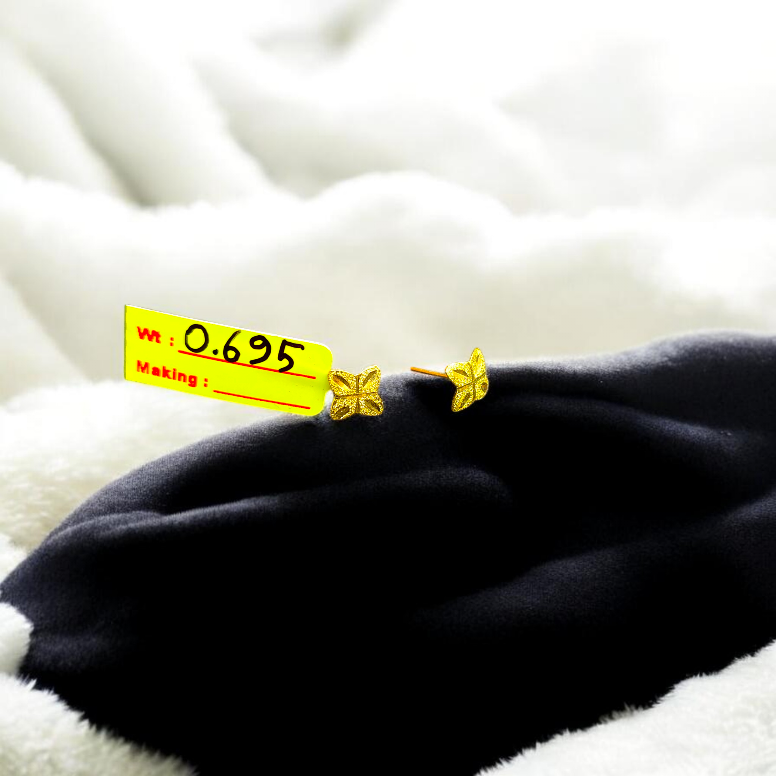 STUD EARRING- BIS CERTIFIED WGT: 0.695 GM APPROX HUID HALLMARK 916 22KT GOLD TOPS 1 PAIR FOR WOMEN.