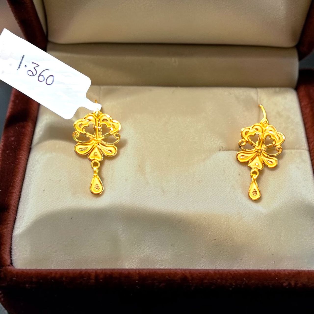GOLD TOPS- BIS CERTIFIED WGT: 1.360 GM APPROX HUID HALLMARK 916 22KT GOLD SAFETIPIN EARRINGS 1 PAIR FOR WOMEN.