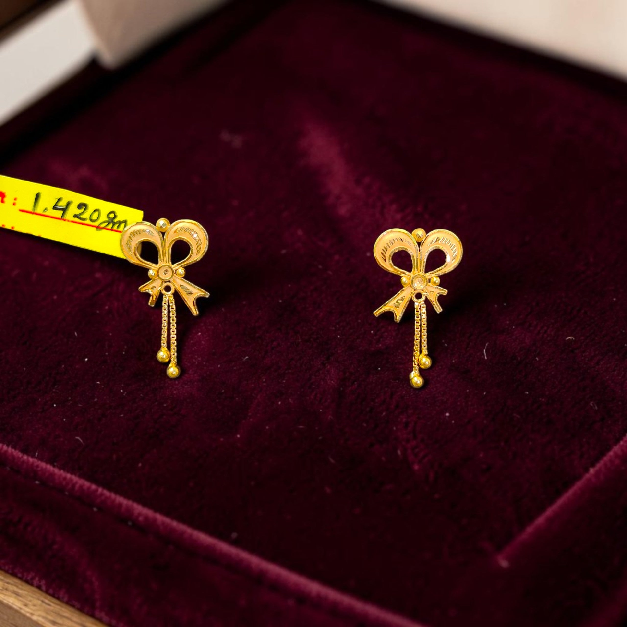 GOLD TOPS- BIS CERTIFIED WGT: 1.420 GM APPROX HUID HALLMARK 916 22KT GOLD TOPS 1 PAIR FOR WOMEN.